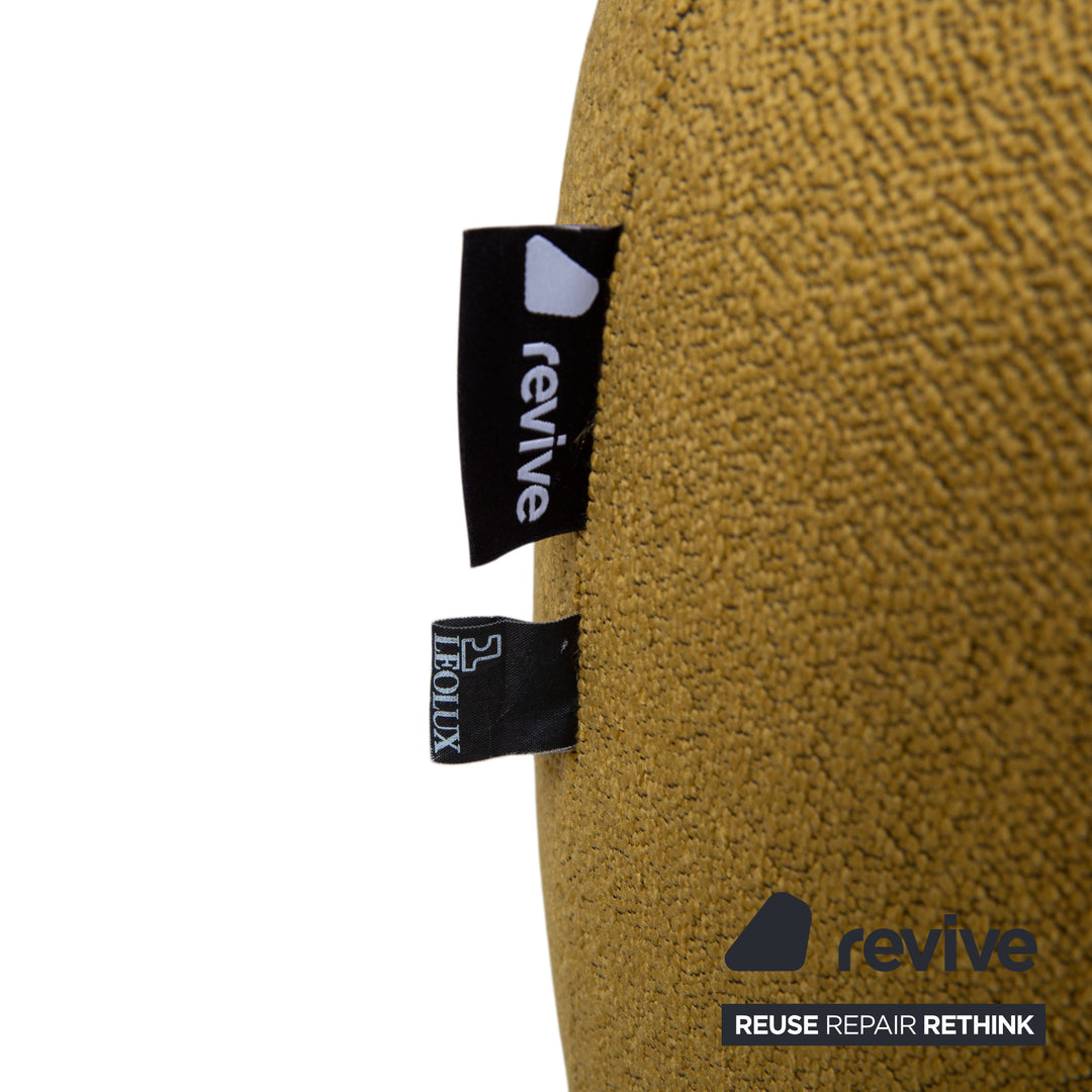 Canapé trois places Leolux en tissu, couleur jaune moutarde ocre