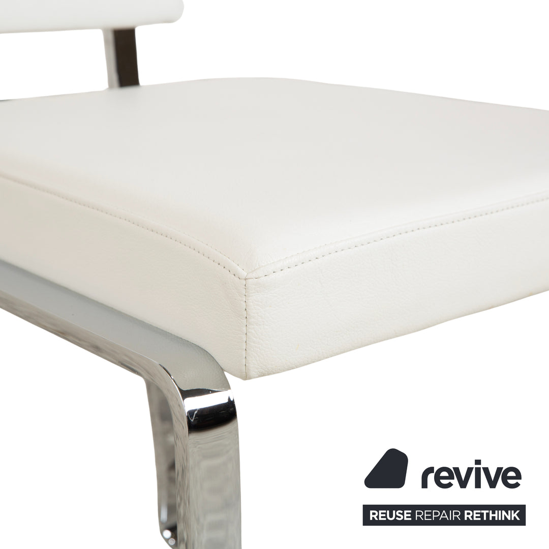 Ensemble de salle à manger Bacher en verre et cuir, comprenant une table et 8 chaises, finitions argent chromé, blanc et crème.