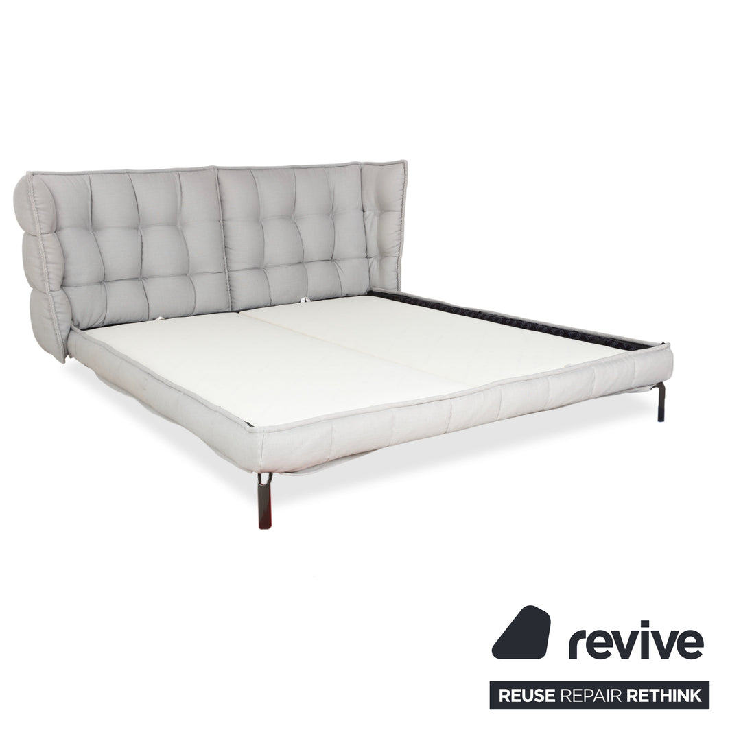 B&B Italia Husk Boxspring Bett Grau Beige Matratzen Schramm Divina 80 und Tagesdecke