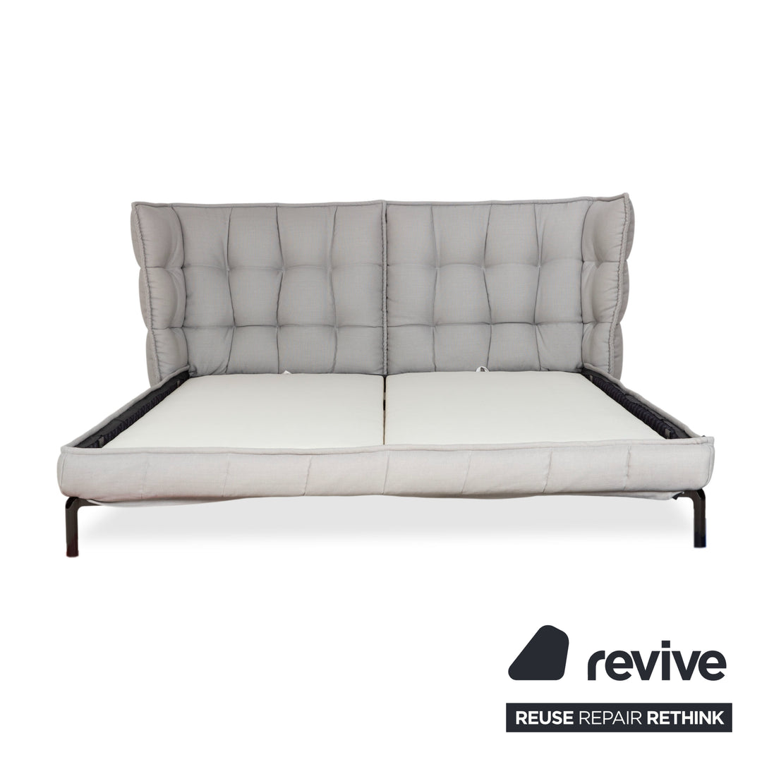 B&B Italia Husk Boxspring Bett Grau Beige Matratzen Schramm Divina 80 und Tagesdecke
