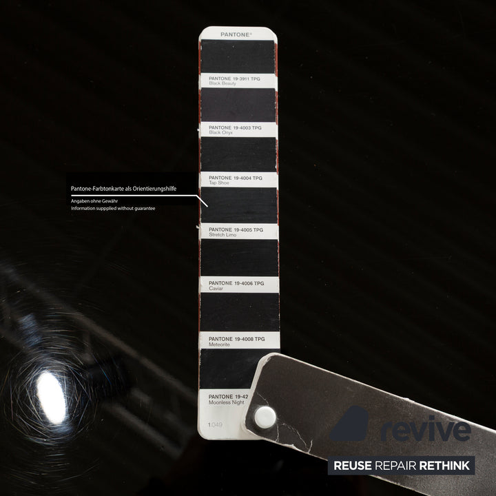 Buffet en bois Behr avec compartiments noirs