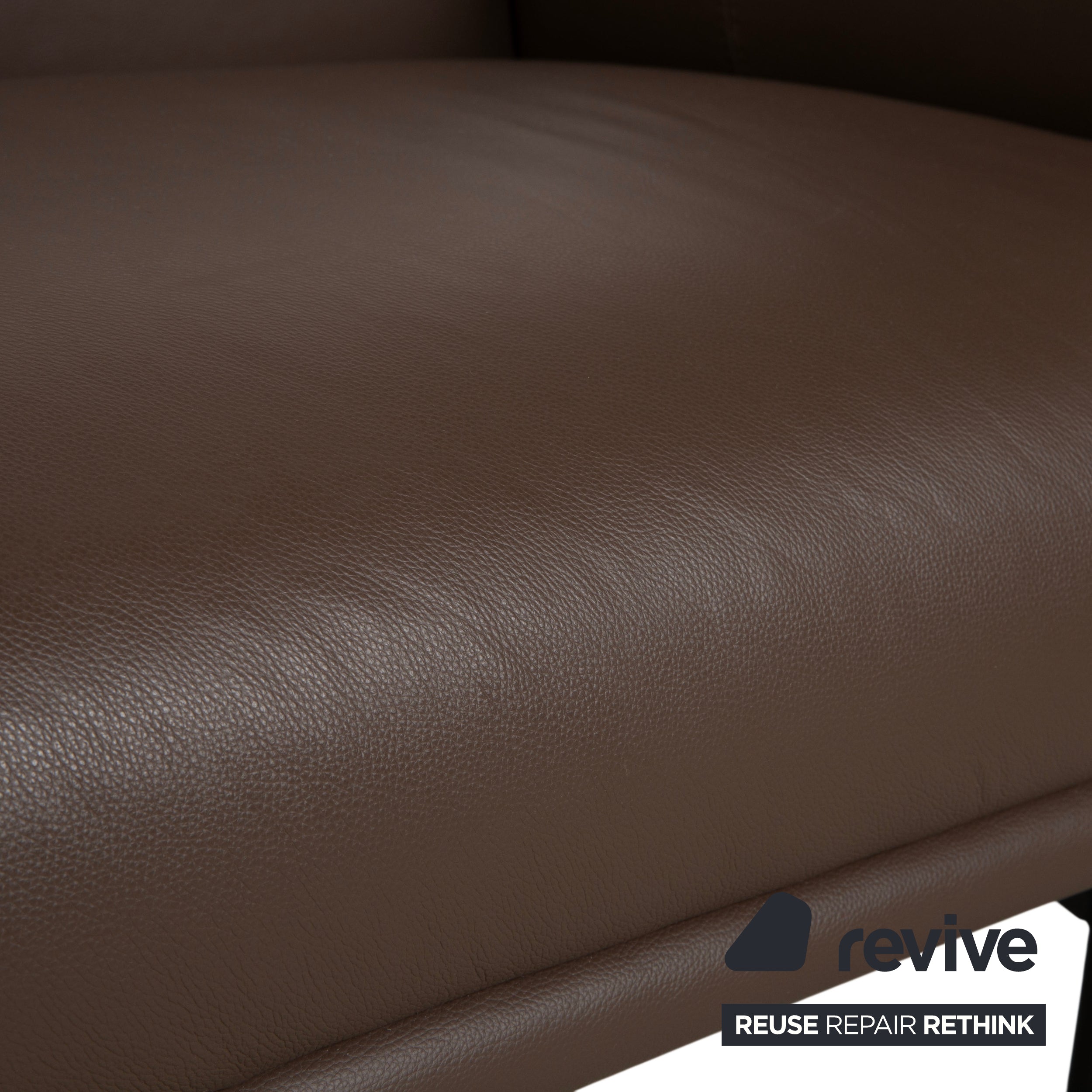 Canapé trois places en cuir marron taupe BoConcept Berne