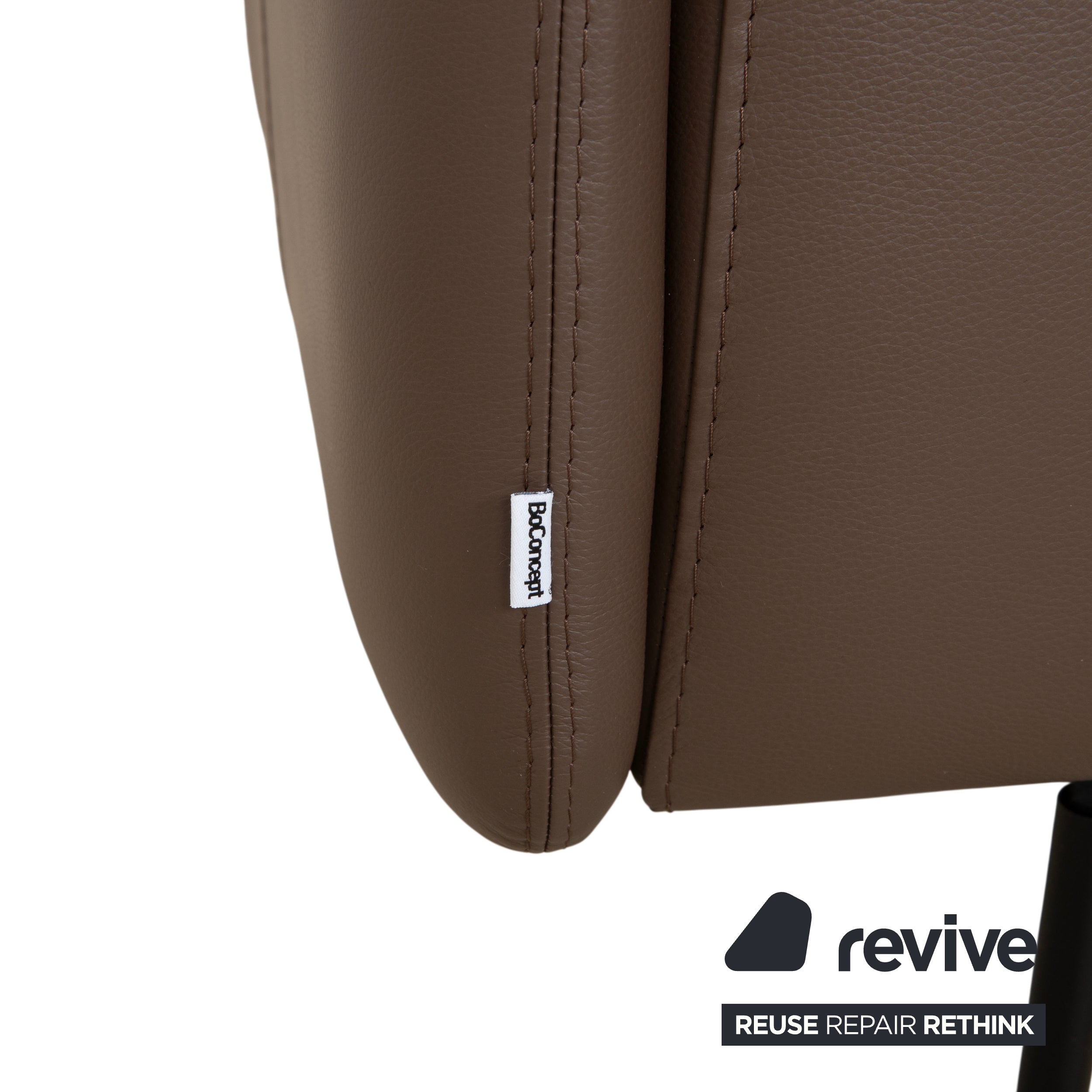 Canapé trois places en cuir marron taupe BoConcept Berne