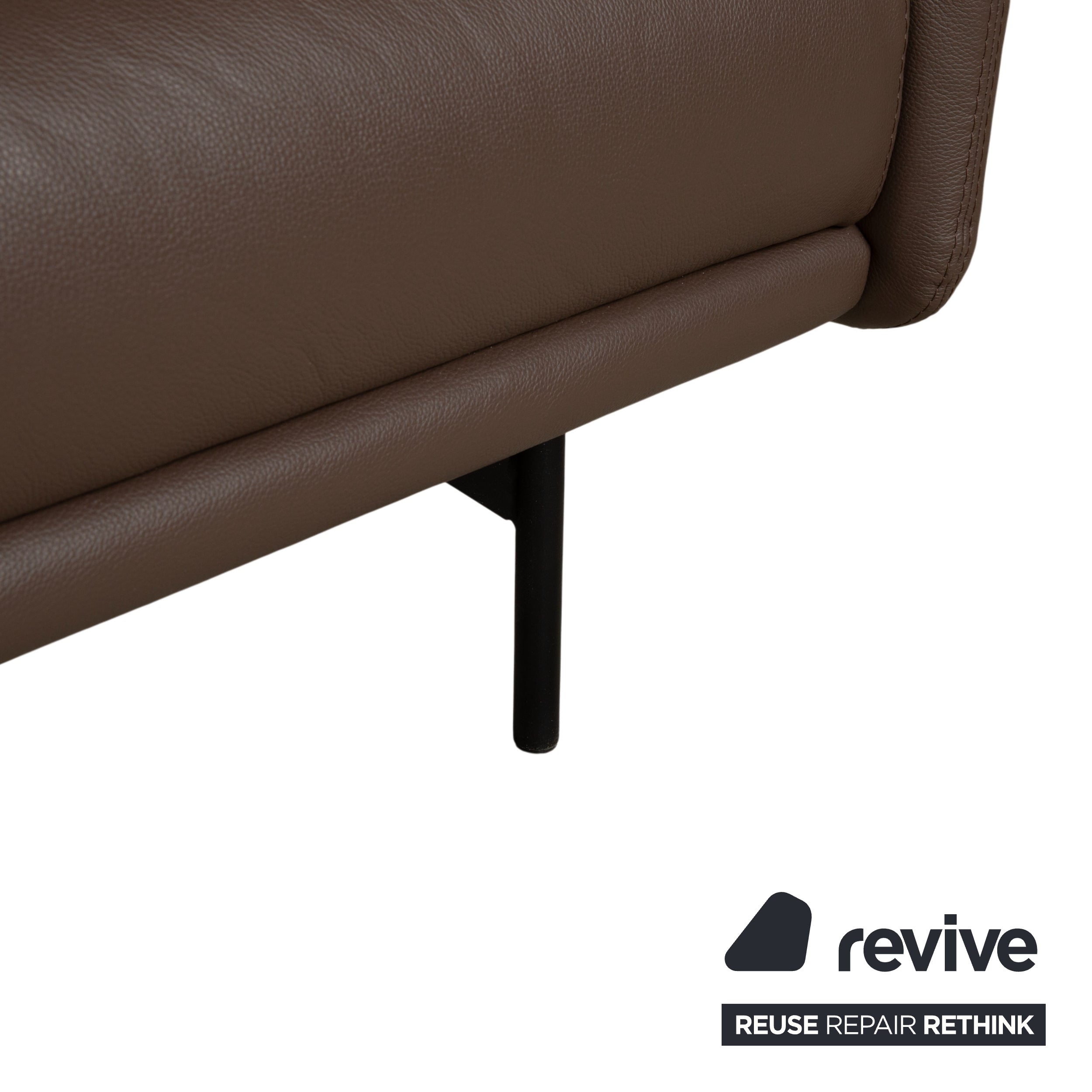 Canapé trois places en cuir marron taupe BoConcept Berne