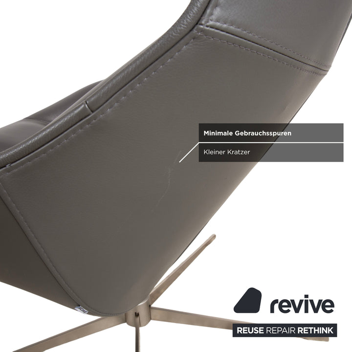 BoConcept Boston Leder Sessel inkl. Hocker Grau Braun Taupe Estoril Semi Anilin Leder 0959 manuelle Drehfunktion und Wippfunktion