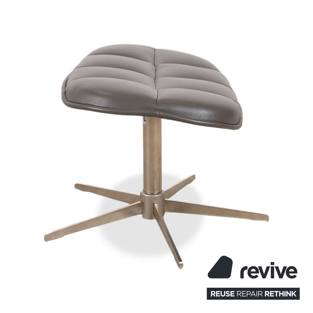 BoConcept Boston Leder Sessel inkl. Hocker Grau Braun Taupe Estoril Semi Anilin Leder 0959 manuelle Drehfunktion und Wippfunktion
