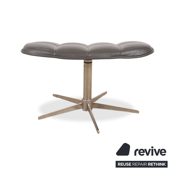 BoConcept Boston Leder Sessel inkl. Hocker Grau Braun Taupe Estoril Semi Anilin Leder 0959 manuelle Drehfunktion und Wippfunktion