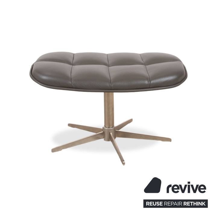 BoConcept Boston Leder Sessel inkl. Hocker Grau Braun Taupe Estoril Semi Anilin Leder 0959 manuelle Drehfunktion und Wippfunktion