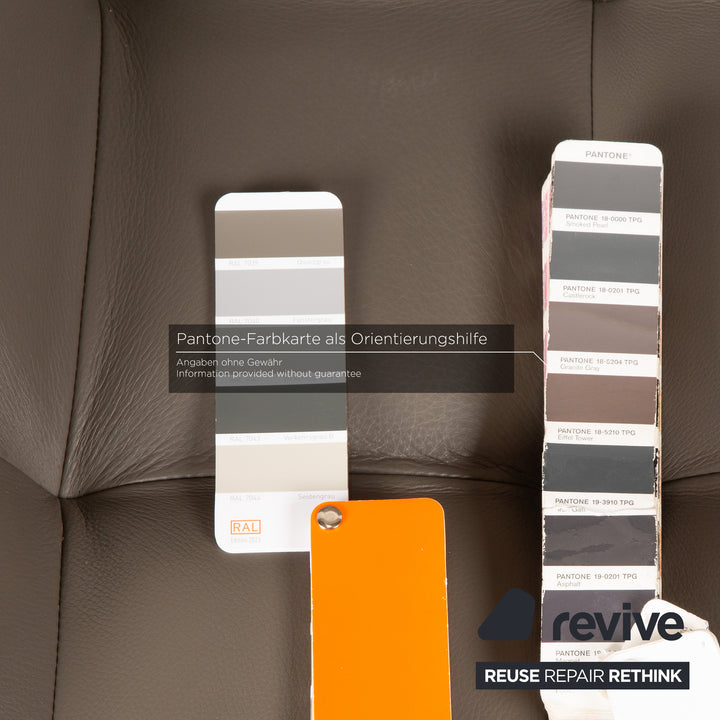 BoConcept Boston Leder Sessel inkl. Hocker Grau Braun Estoril Semi Anilin Leder 0959 manuelle Drehfunktion und Wippfunktion
