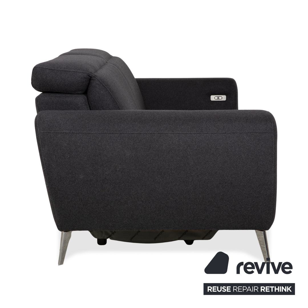 Canapé deux places BoConcept Pravo en tissu gris foncé avec fonction électrique