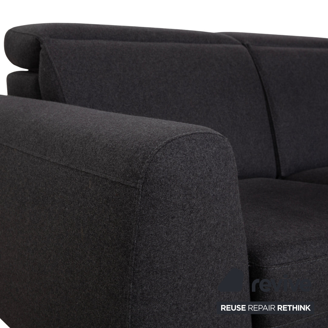 Canapé deux places BoConcept Pravo en tissu gris foncé avec fonction électrique