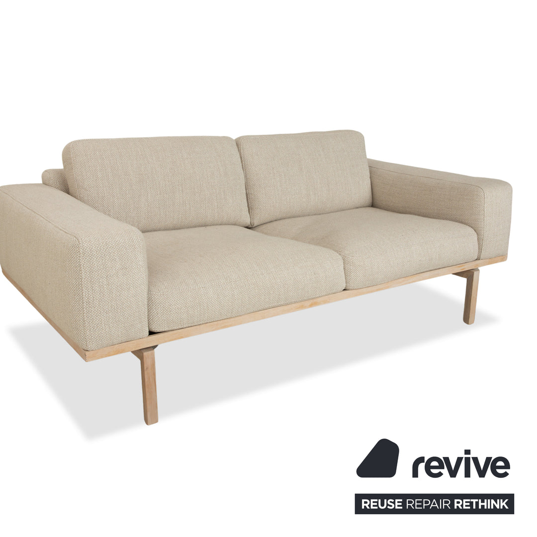 Bolia Elton Stoff Zweisitzer mit Hocker Beige Creme Grau Sofa Couch Holz
