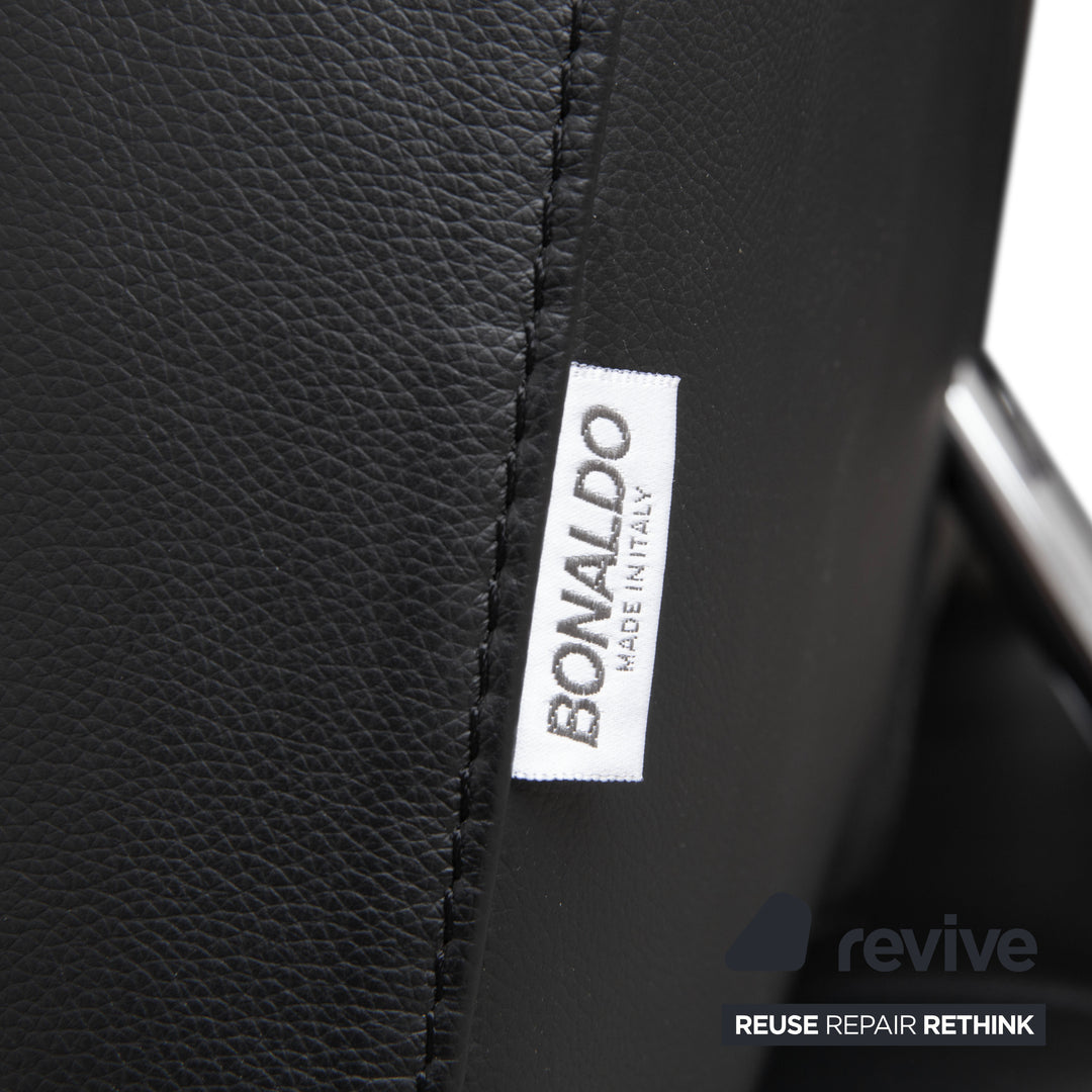 Canapé-lit trois places Bonaldo Pierrot King en cuir noir à mécanisme manuel