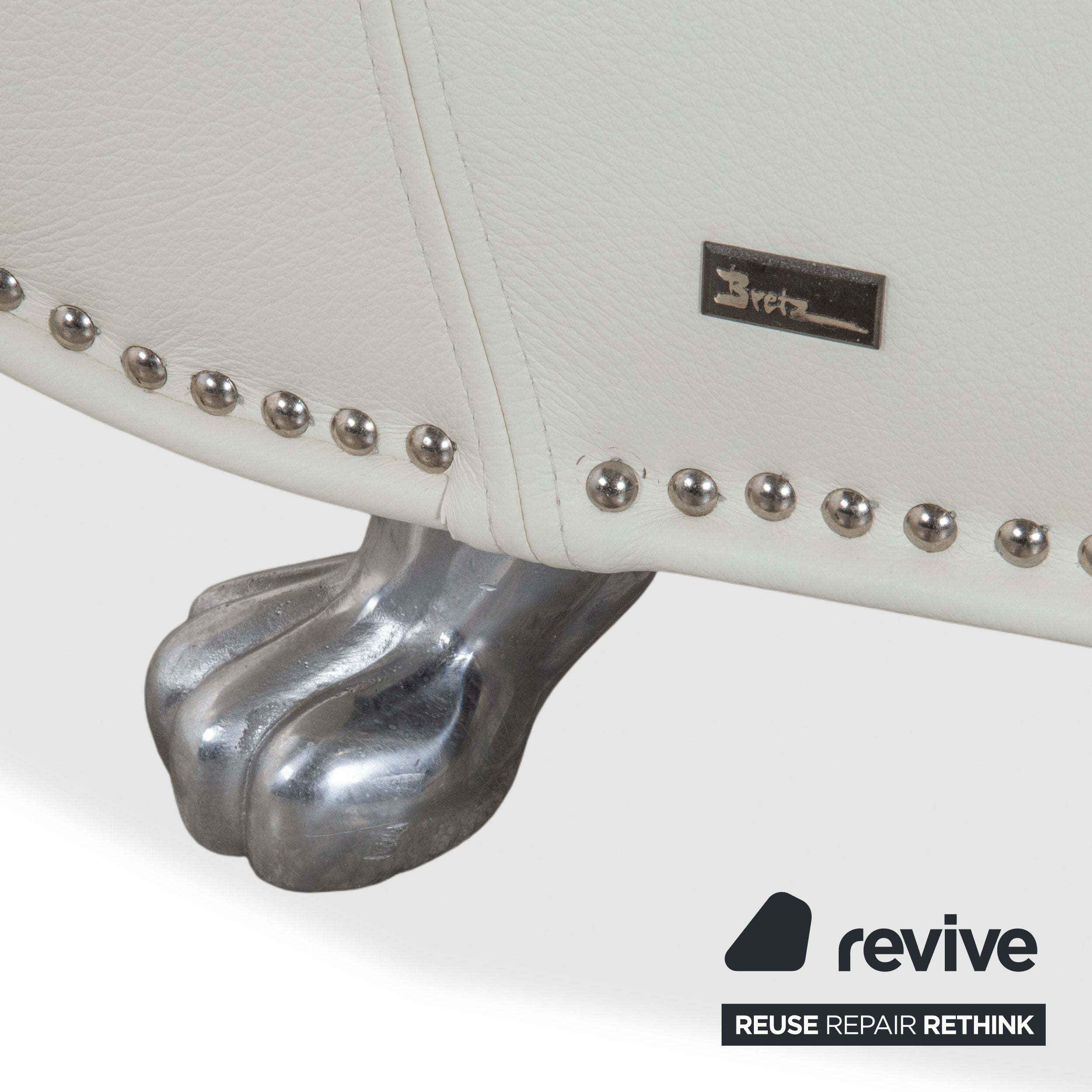 Bretz Gaudi Leder Garnitur Dreisitzer, Recamiere & Hocker Sofa Couch Weiß Creme Beige Silber Löwentatzen Füße Nieten