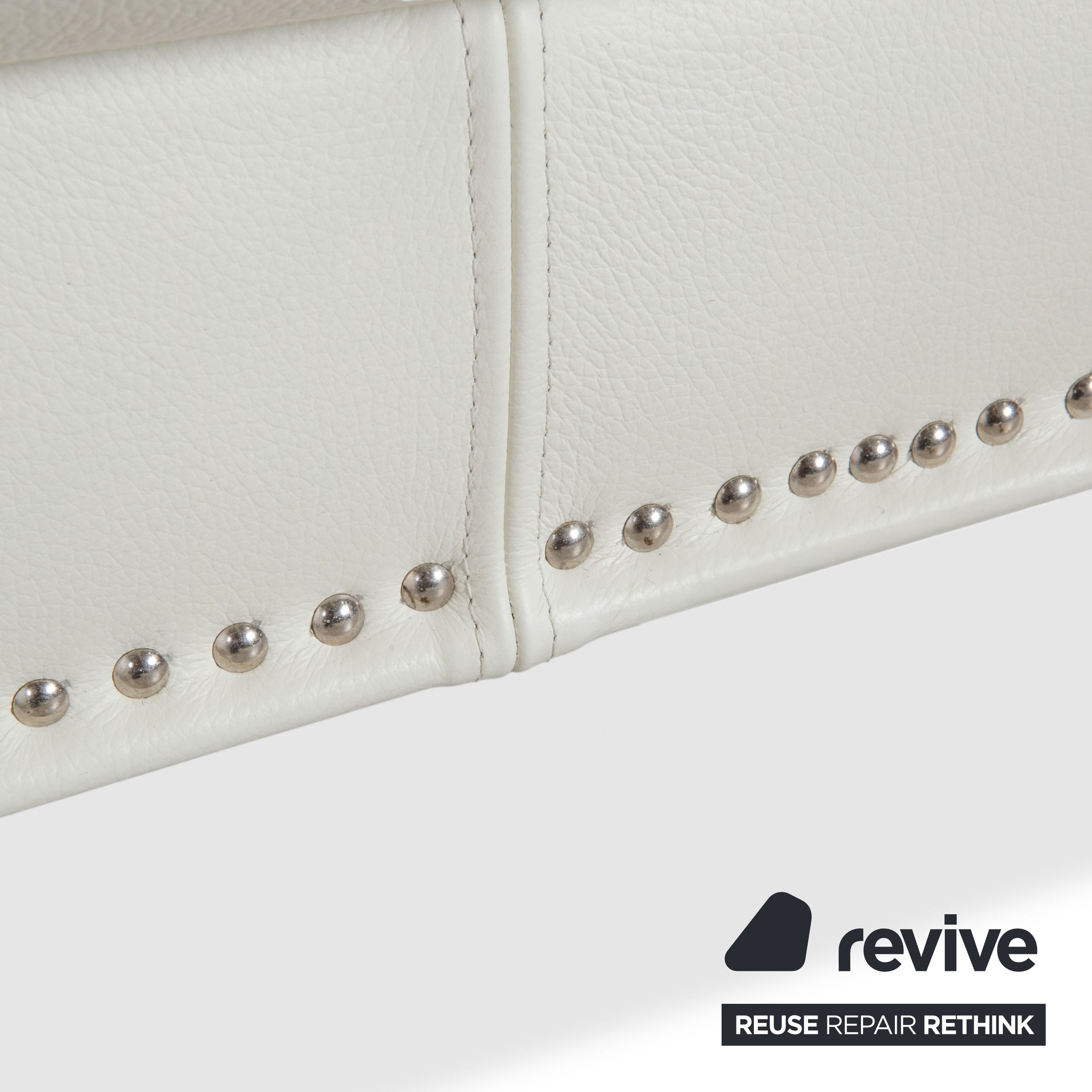 Bretz Gaudi Leder Garnitur Dreisitzer & Recamiere Sofa Couch Weiß Creme Beige Silber Löwentatzen Füße Nieten