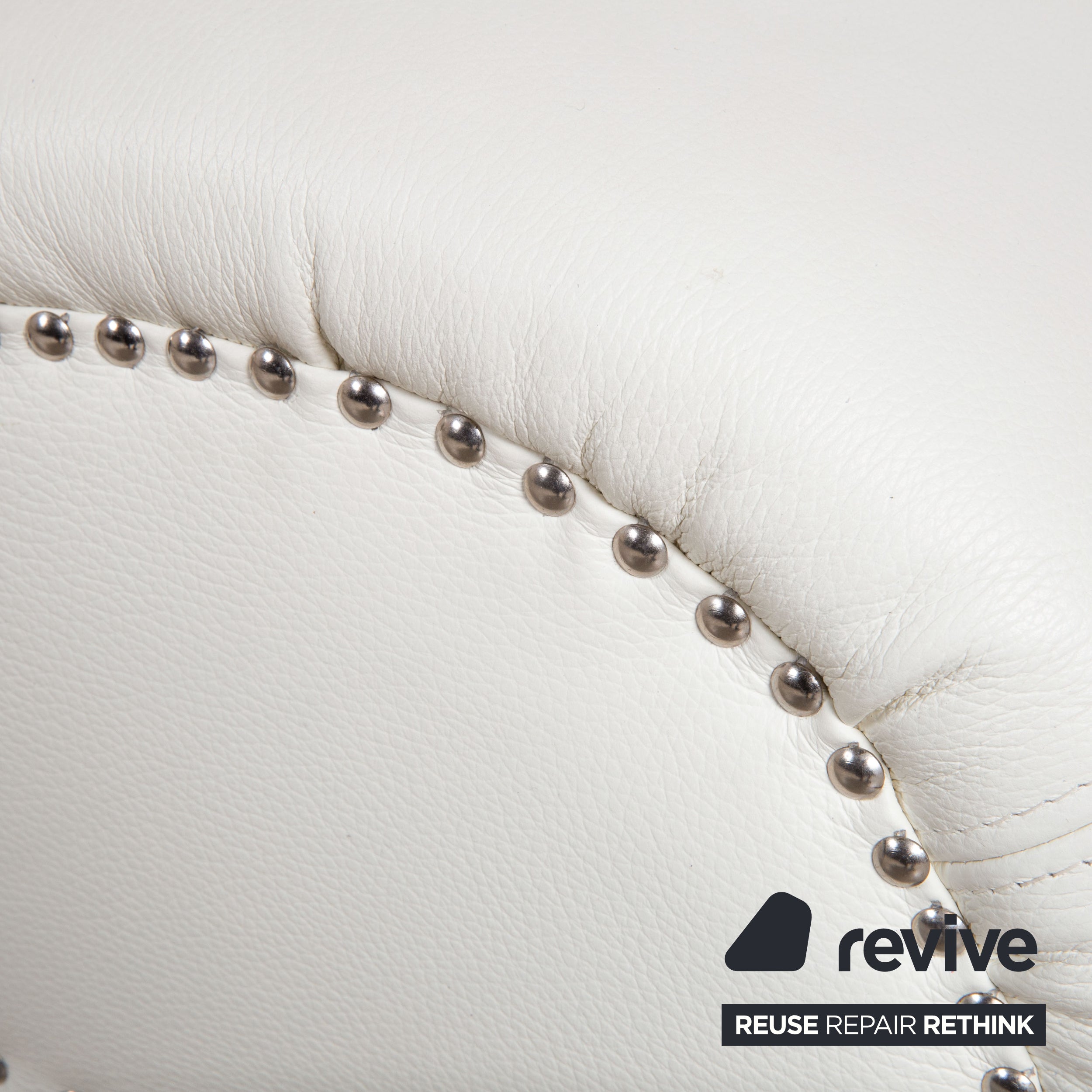 Bretz Gaudi Leder Hocker Weiß Creme Beige Silber Löwentatzen Füße Nieten