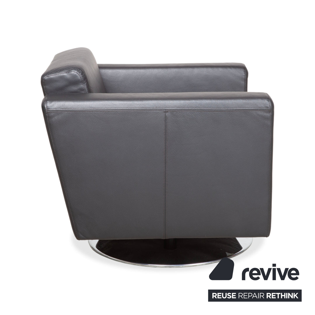 Brühl Serge Fauteuil en cuir noir pivotant sur piètement chromé