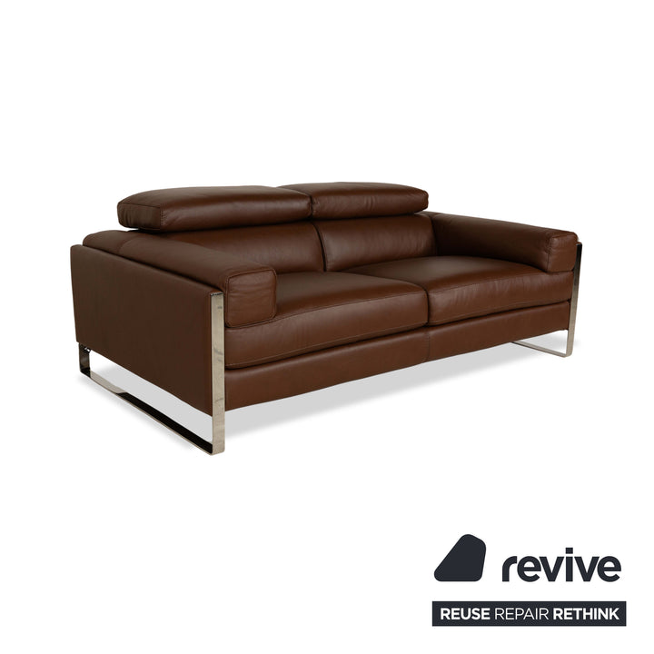 Canapé trois places en cuir marron Calia Romeo à commande manuelle