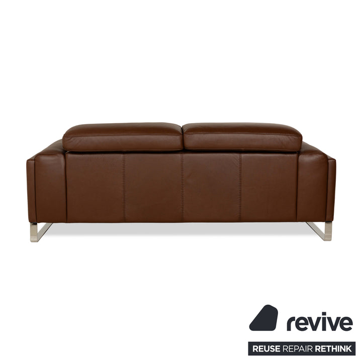 Canapé trois places en cuir marron Calia Romeo à commande manuelle