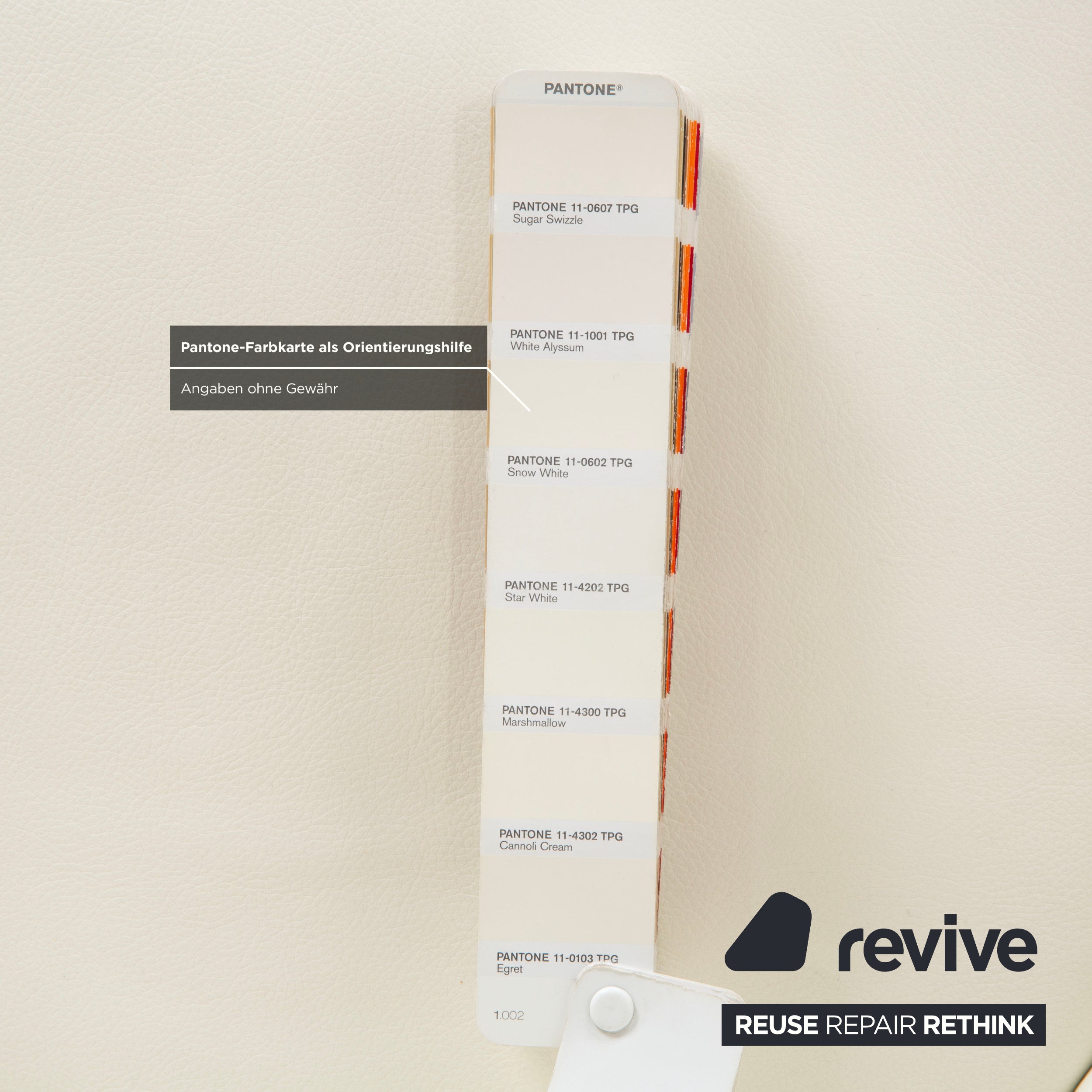 Fauteuil en cuir Cassina Auckland, couleur crème, à commande manuelle, avec repose-pieds.