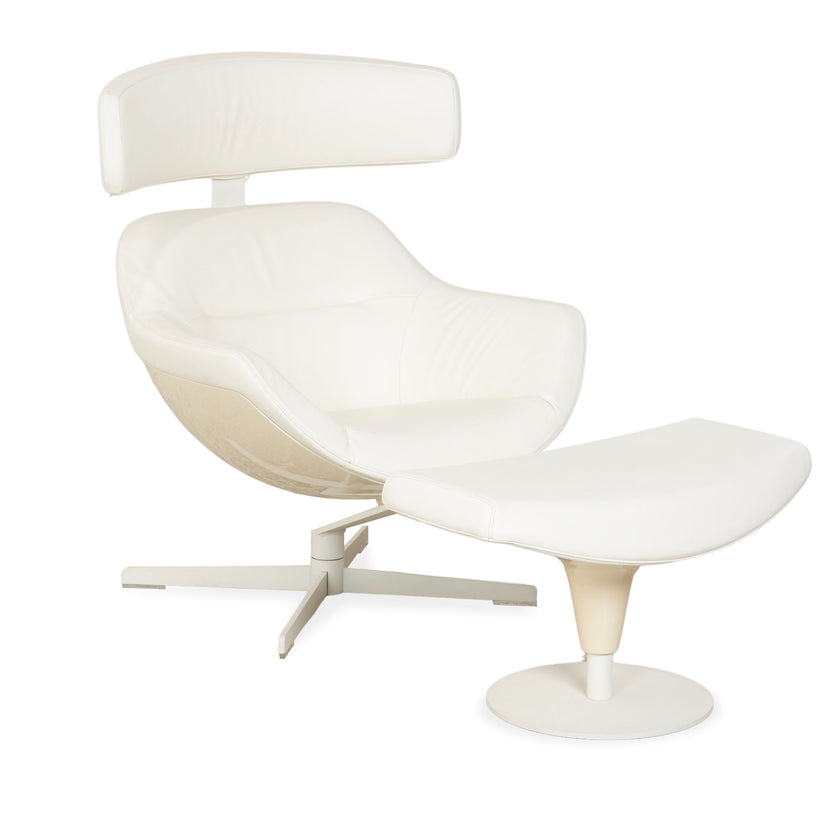 Fauteuil en cuir Cassina Auckland, couleur crème, à commande manuelle, avec repose-pieds.