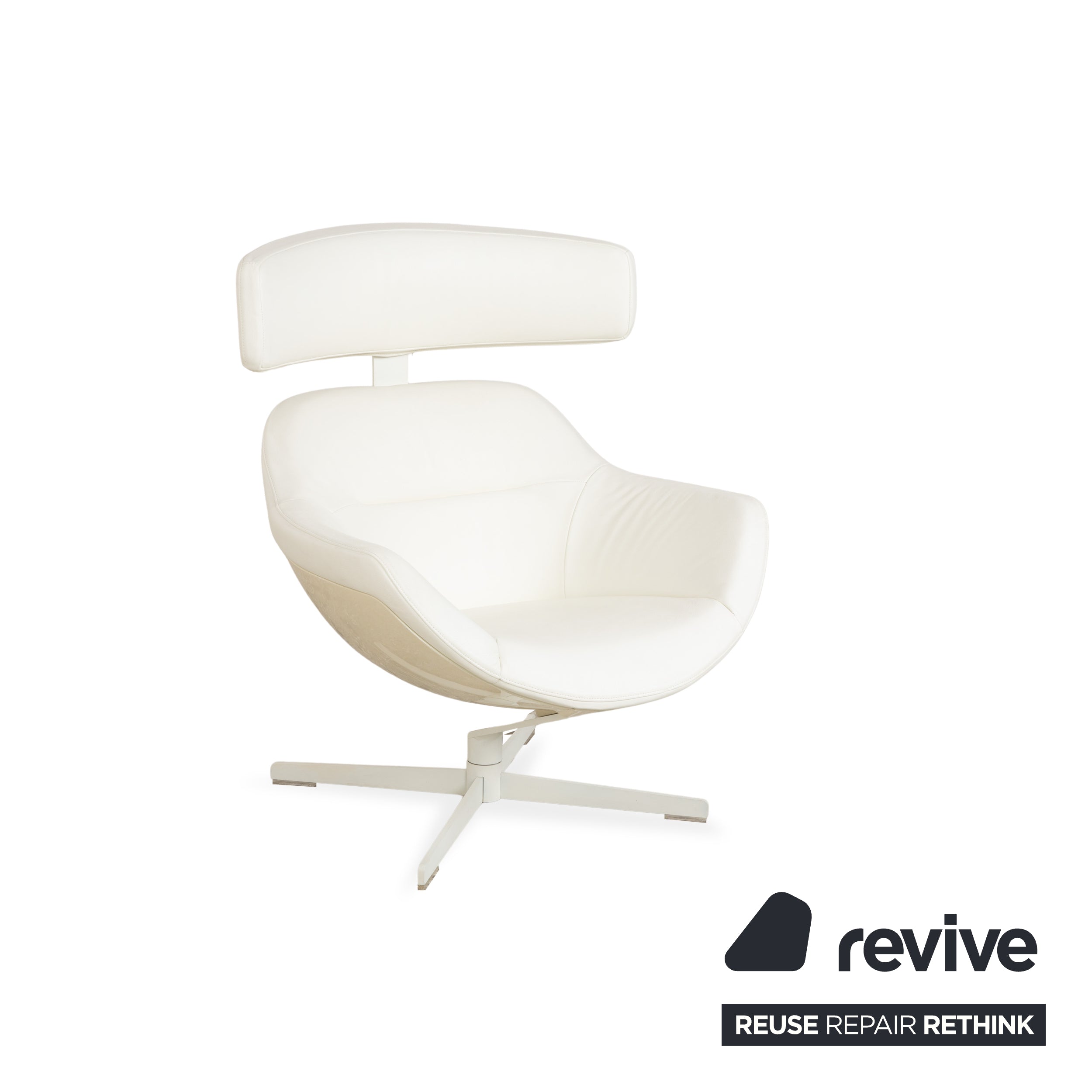Fauteuil en cuir Cassina Auckland, couleur crème, à commande manuelle, avec repose-pieds.