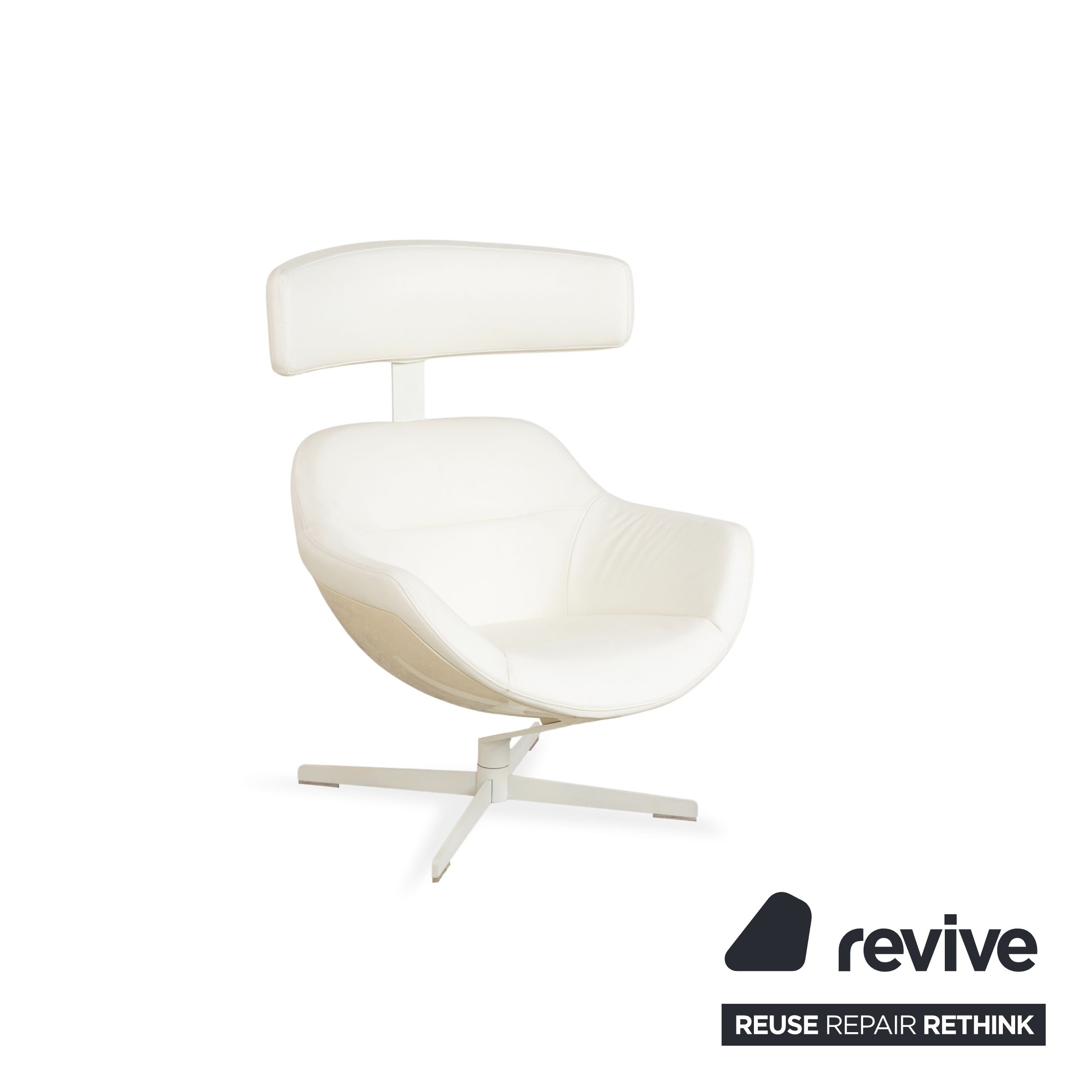 Fauteuil en cuir Cassina Auckland, couleur crème, à commande manuelle, avec repose-pieds.