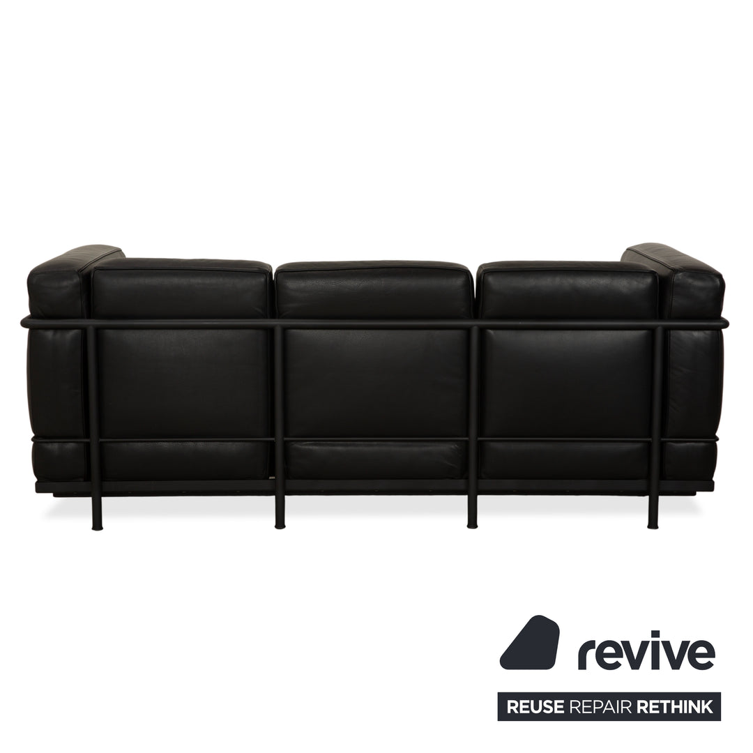 Canapé trois places en cuir noir Cassina LC 2 avec fauteuil