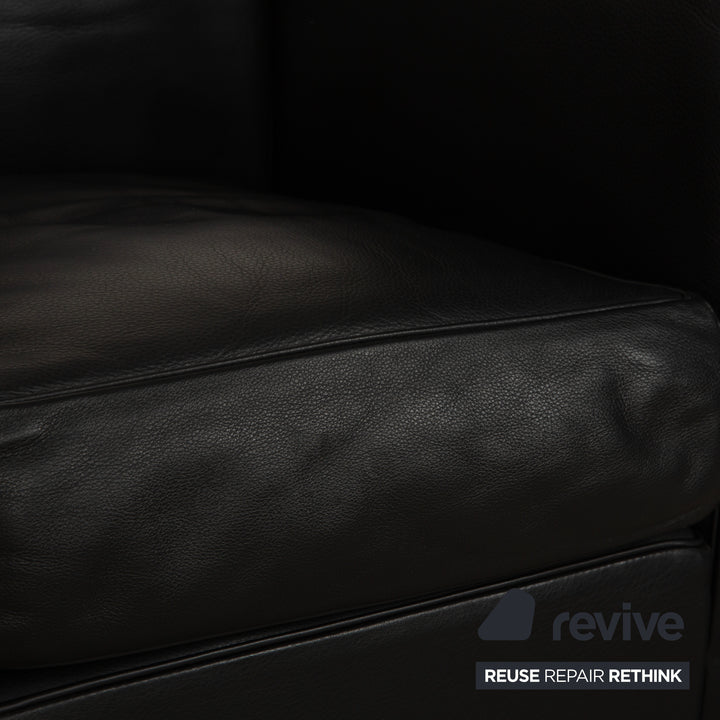 Canapé trois places en cuir noir Cassina LC 2 avec fauteuil