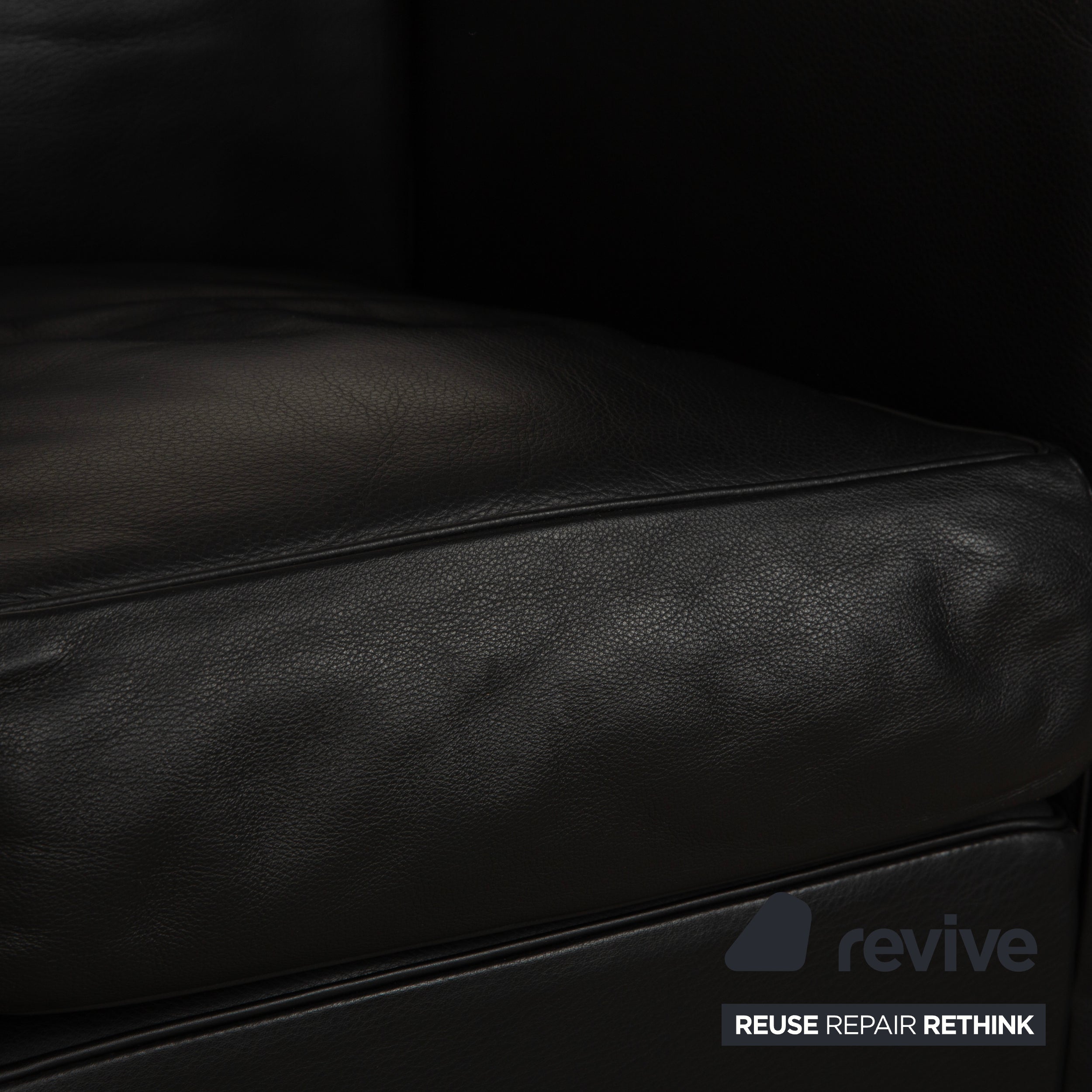 Cassina LC 2 Leather Armchair Black