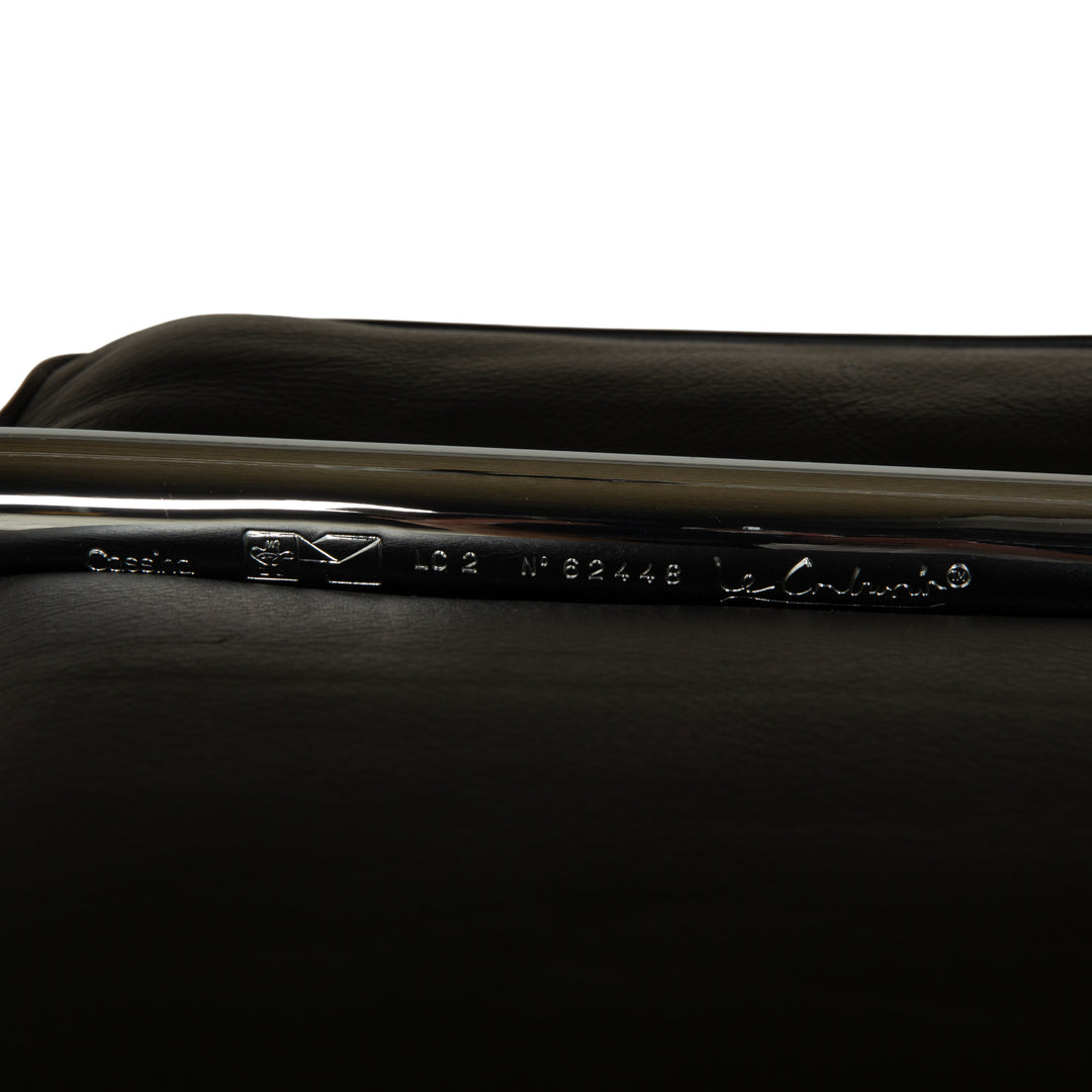 Canapé en cuir noir Cassina LC 2, fauteuil deux places Le Corbusier chromé