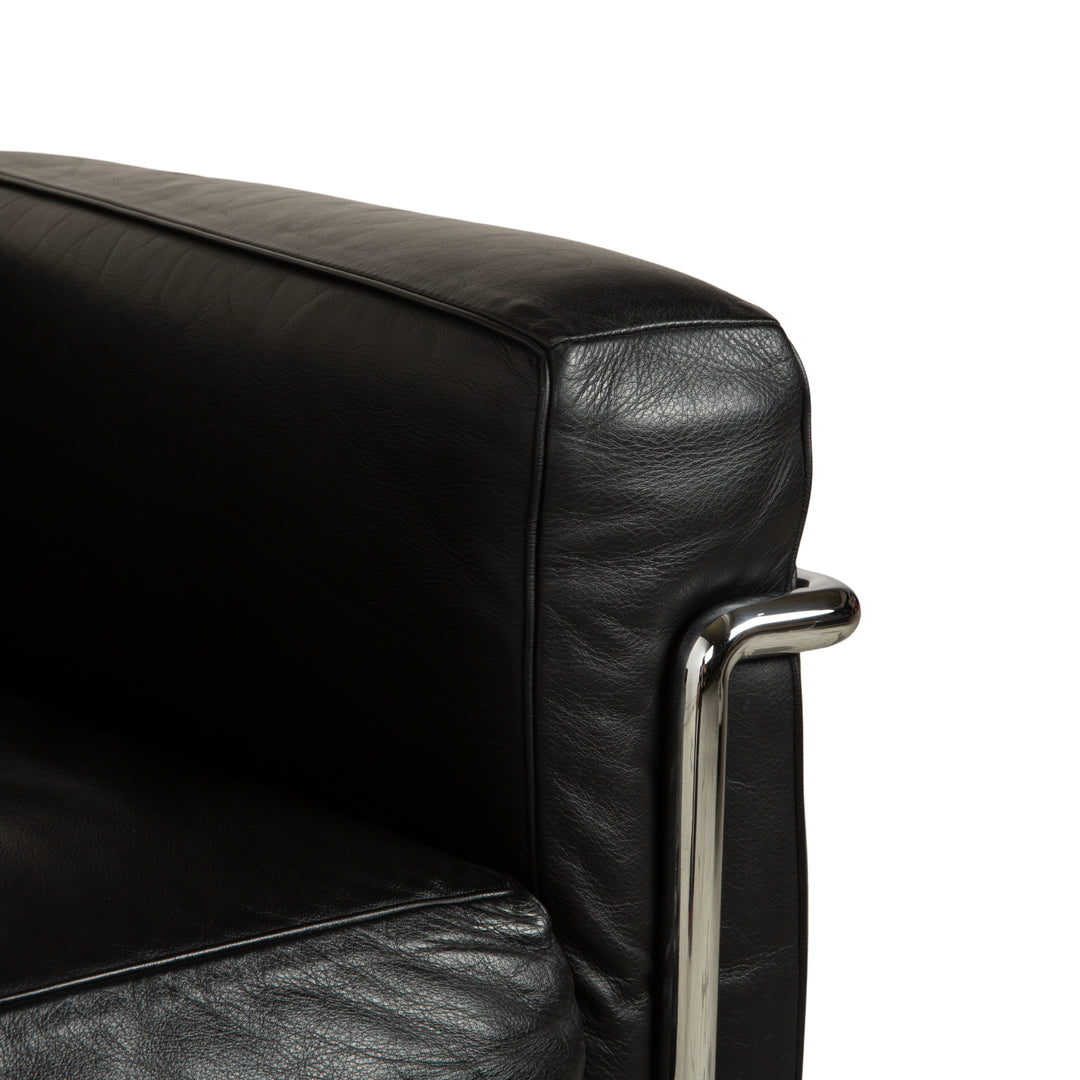 Canapé en cuir noir Cassina LC 2, fauteuil deux places Le Corbusier chromé