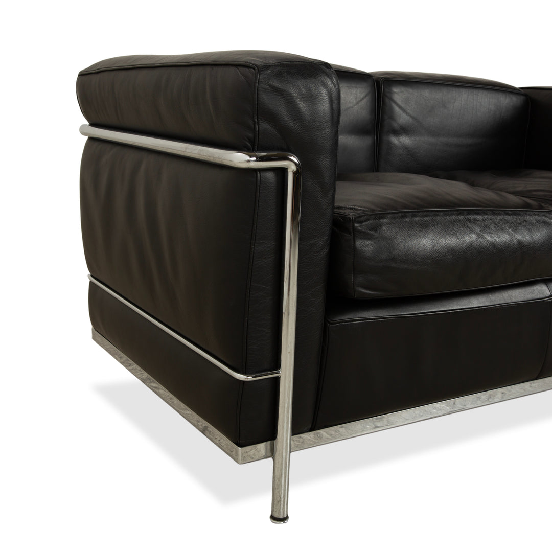 Canapé en cuir noir Cassina LC 2, fauteuil deux places Le Corbusier chromé