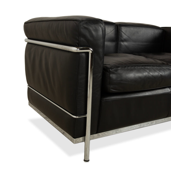 Canapé en cuir noir Cassina LC 2, fauteuil deux places Le Corbusier chromé