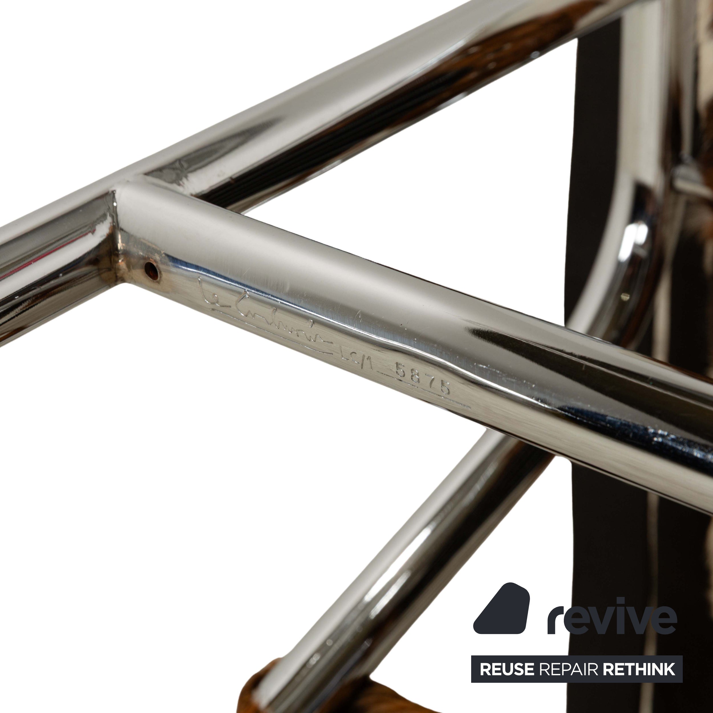 Fauteuil Cassina Le Corbusier LC 1 en fourrure de vache marron Bauhaus