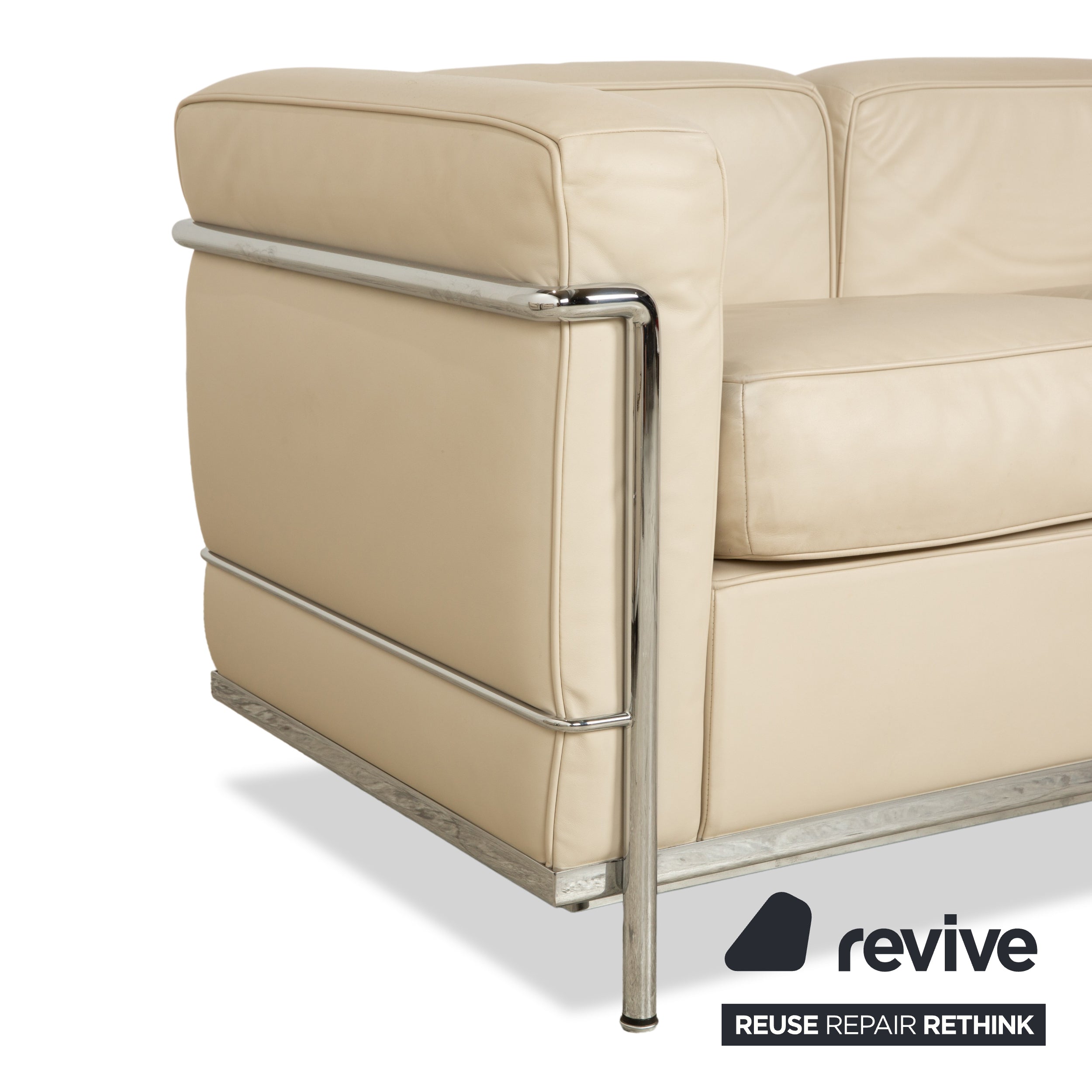 Canapé deux places en cuir Cassina Le Corbusier LC 2, couleur crème coquille d'œuf blanc