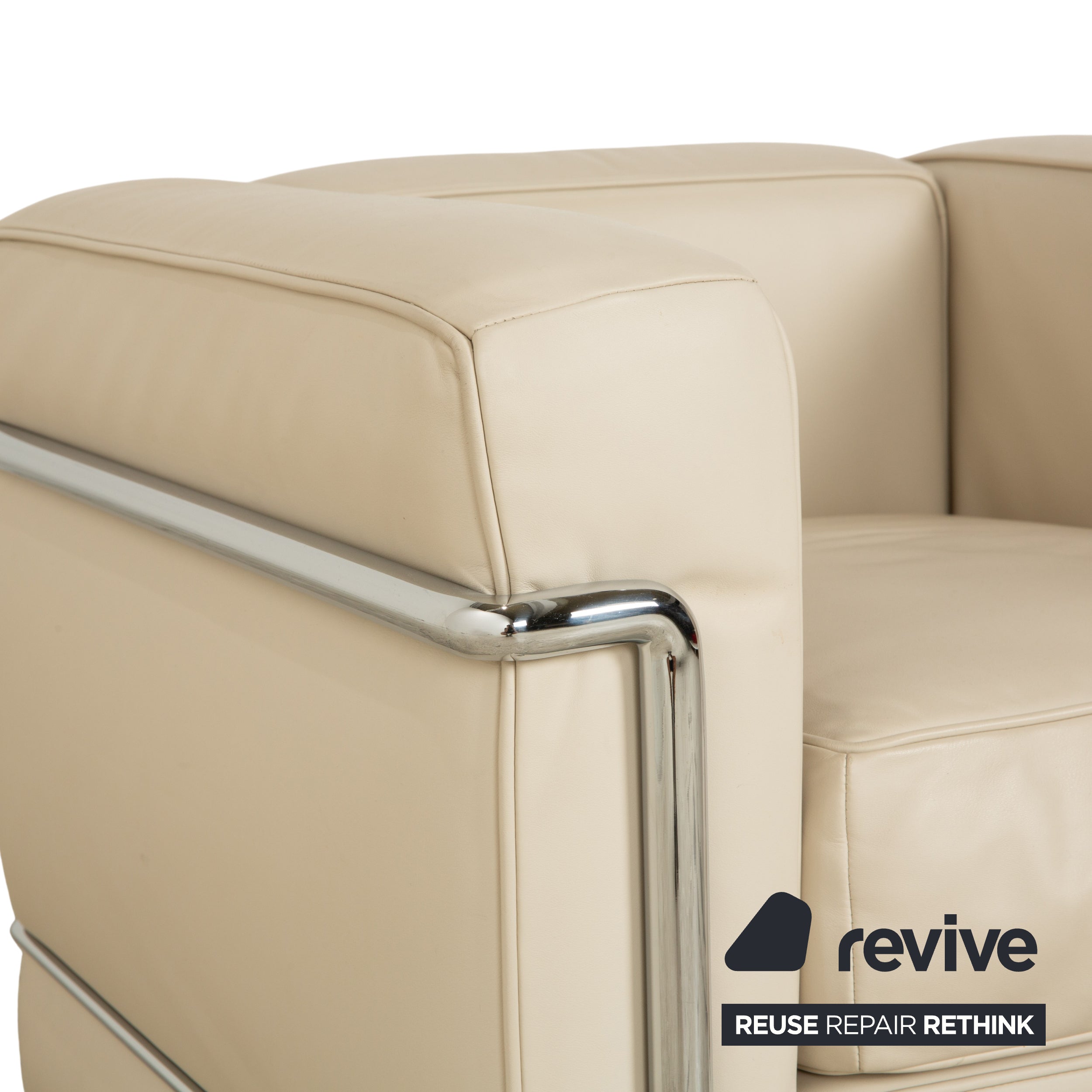 Canapé deux places et deux fauteuils en cuir Cassina Le Corbusier LC 2 Crème Blanc coquille d'œuf