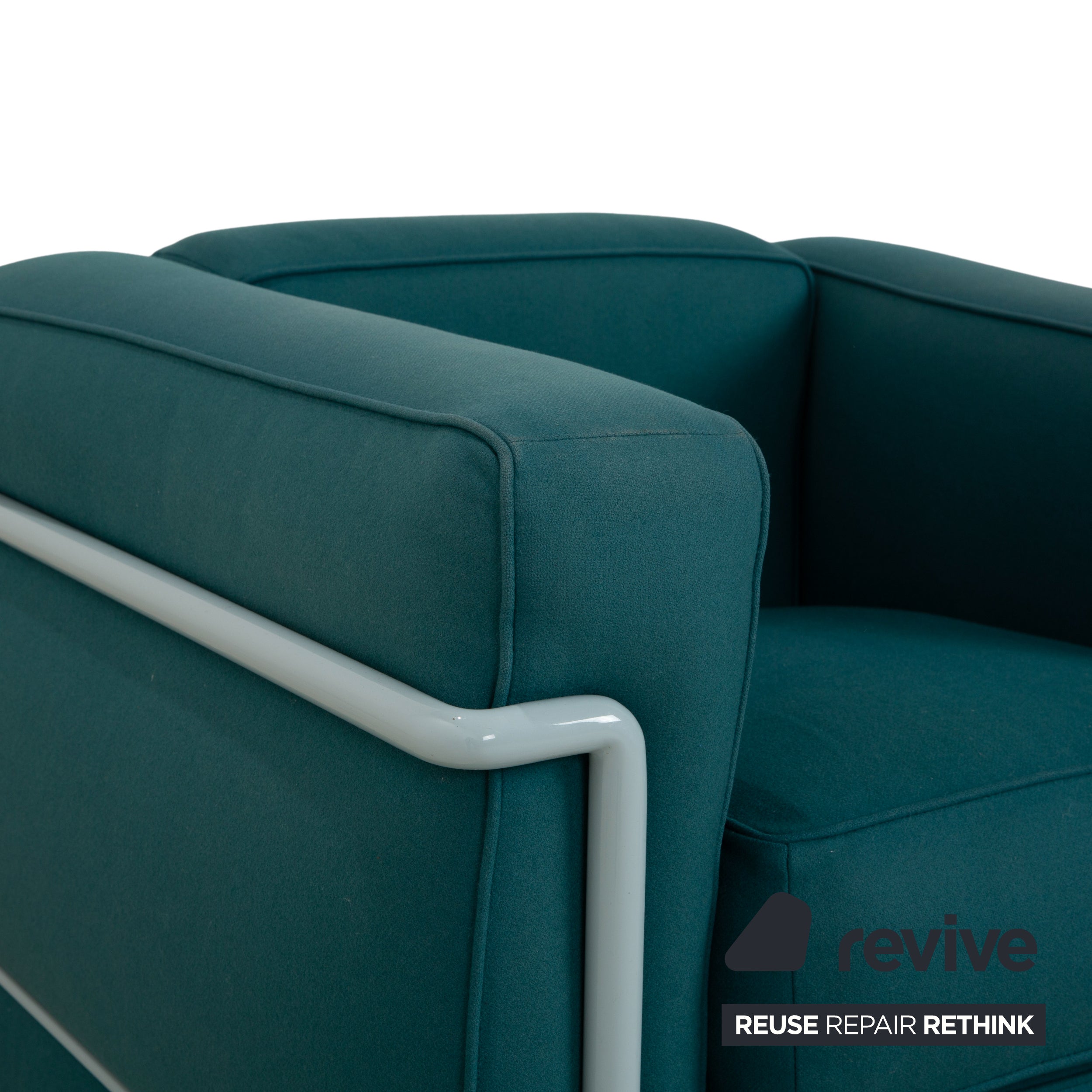 Fauteuil Cassina Le Corbusier LC 2 en tissu bleu pétrole Bauhaus