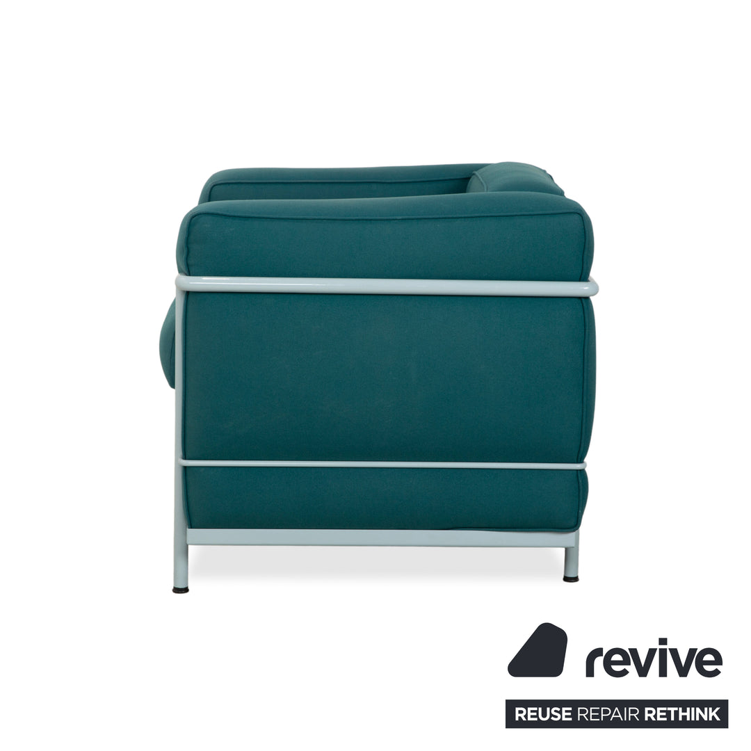 Fauteuil Cassina Le Corbusier LC 2 en tissu bleu pétrole Bauhaus