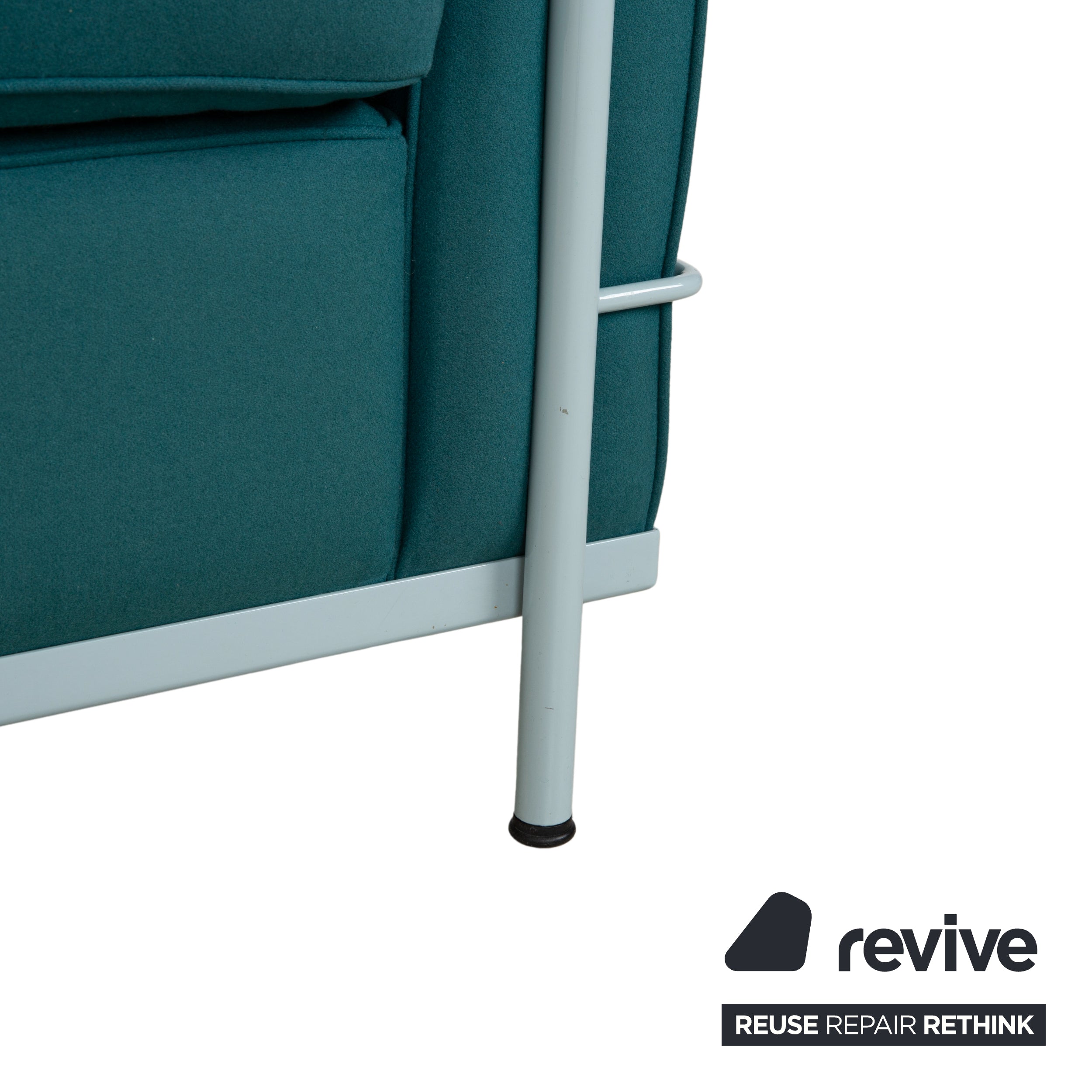 Fauteuil Cassina Le Corbusier LC 2 en tissu bleu pétrole Bauhaus