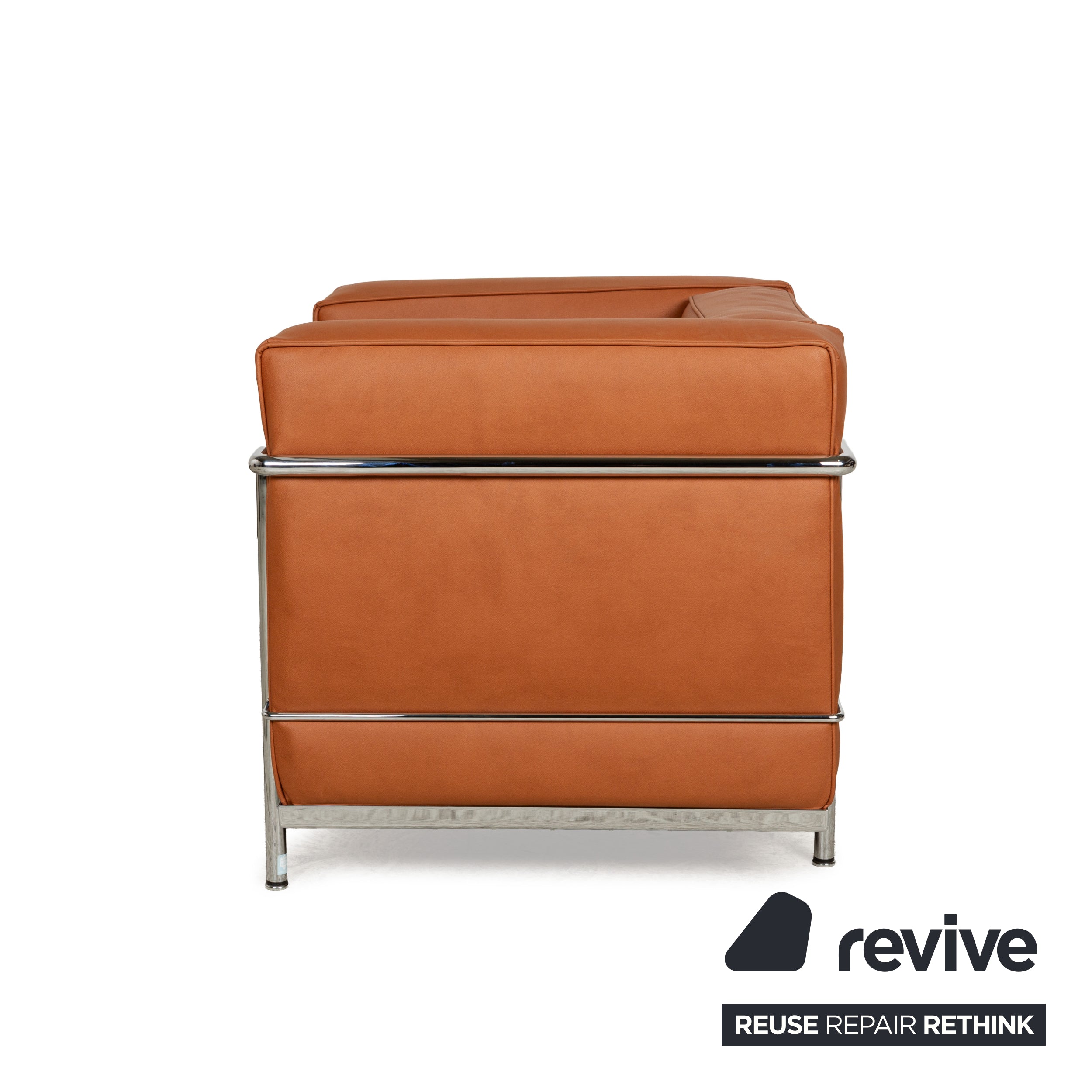 Fauteuil Cassina Le Corbusier LC 2 en cuir vegan marron cognac, revêtement chromé Bauhaus