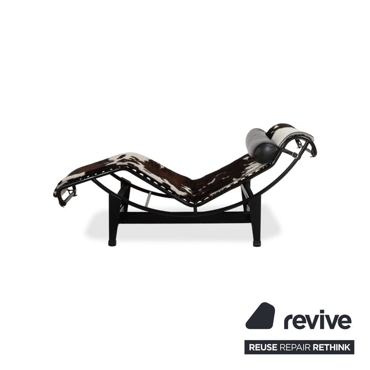 Cassina Le Corbusier LC 4 Fell Kuhfell Liege Braun Weiß Schwarz Bauhaus