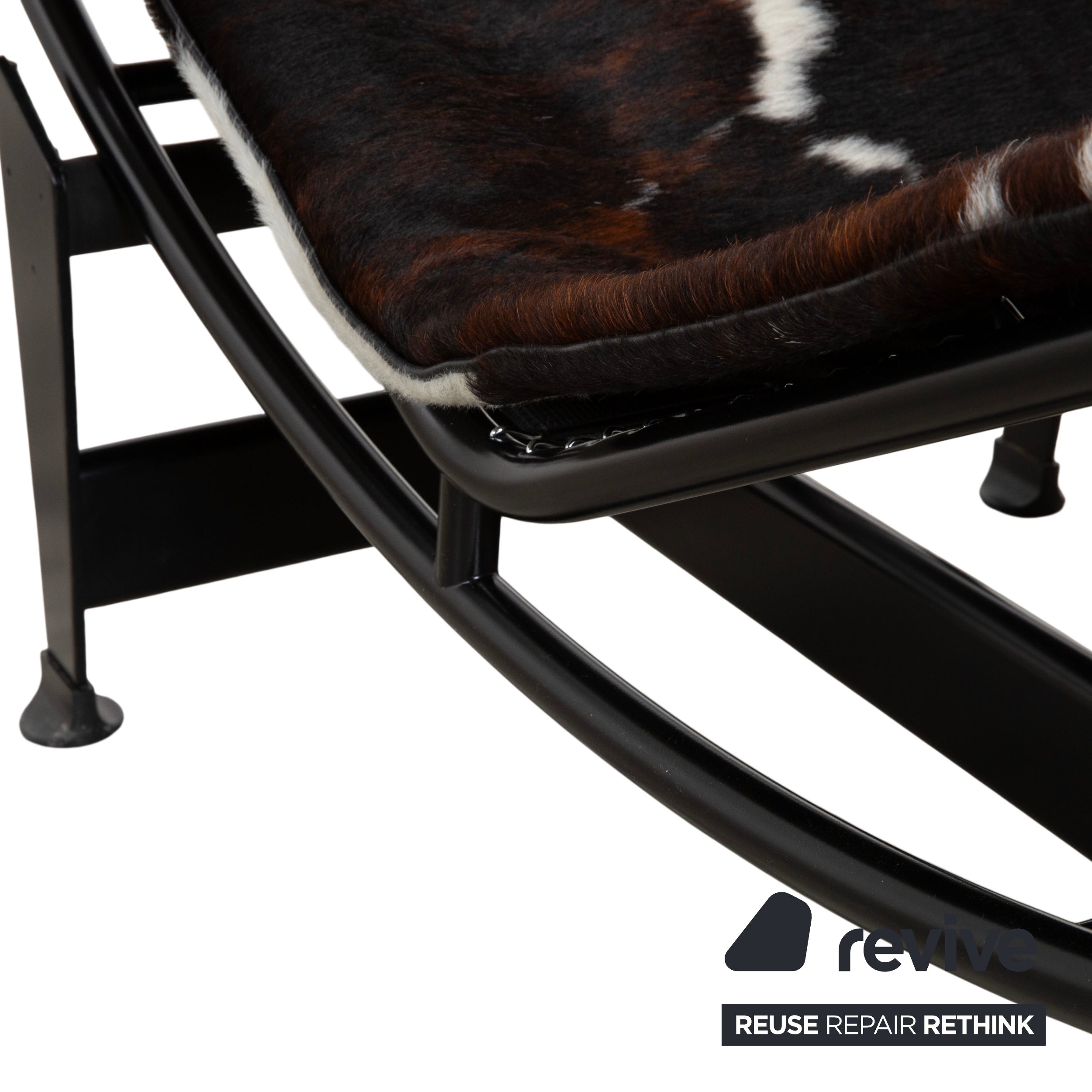 Cassina Le Corbusier LC 4 Fur Cowhide Chaise Lounge Brown White Black Bauhaus