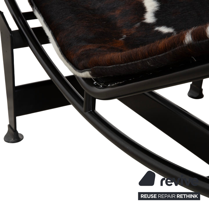 Cassina Le Corbusier LC 4 Fell Kuhfell Liege Braun Weiß Schwarz Bauhaus
