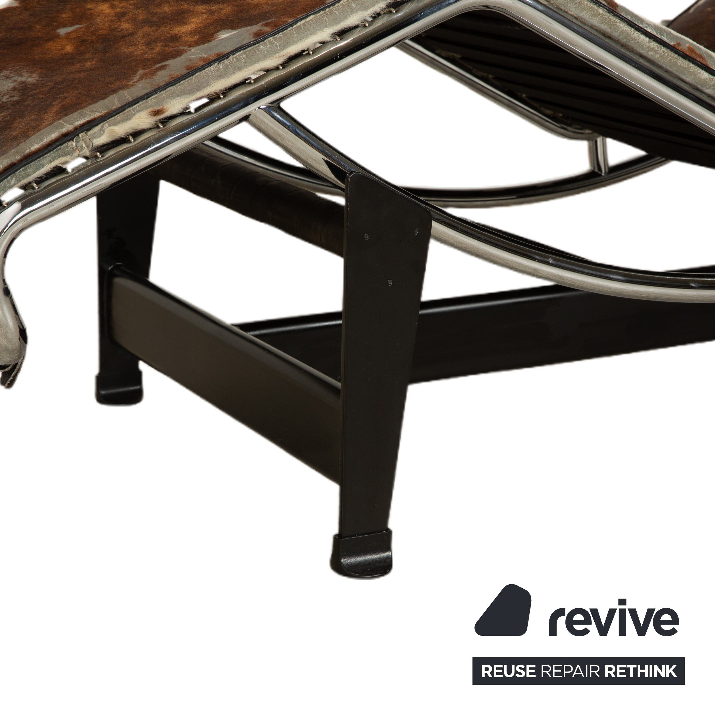 Cassina Le Corbusier LC 4 Fell Liege Kuhfell Braun Weiß Schwarz
