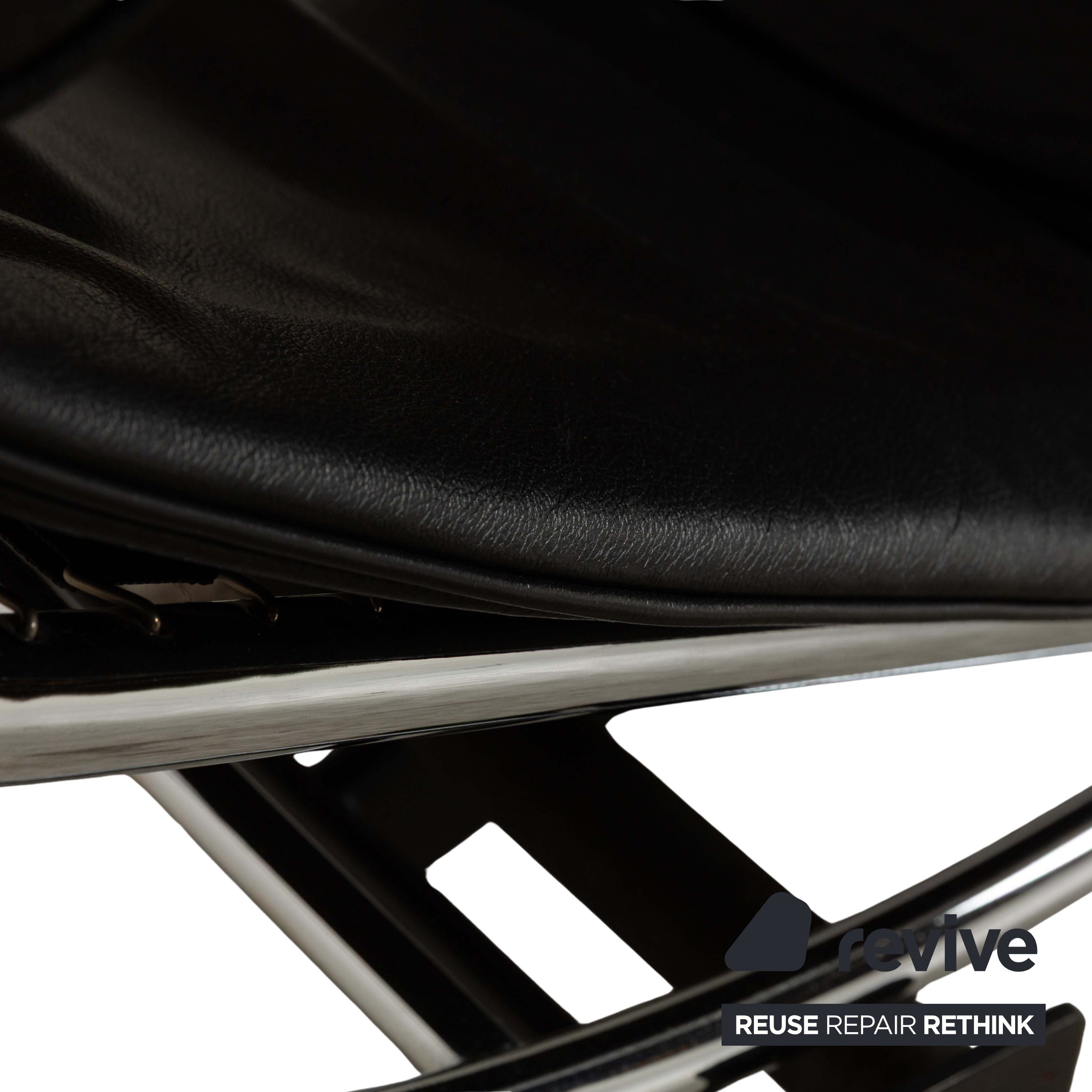 Cassina Le Corbusier LC 4 Leather Lounger Black