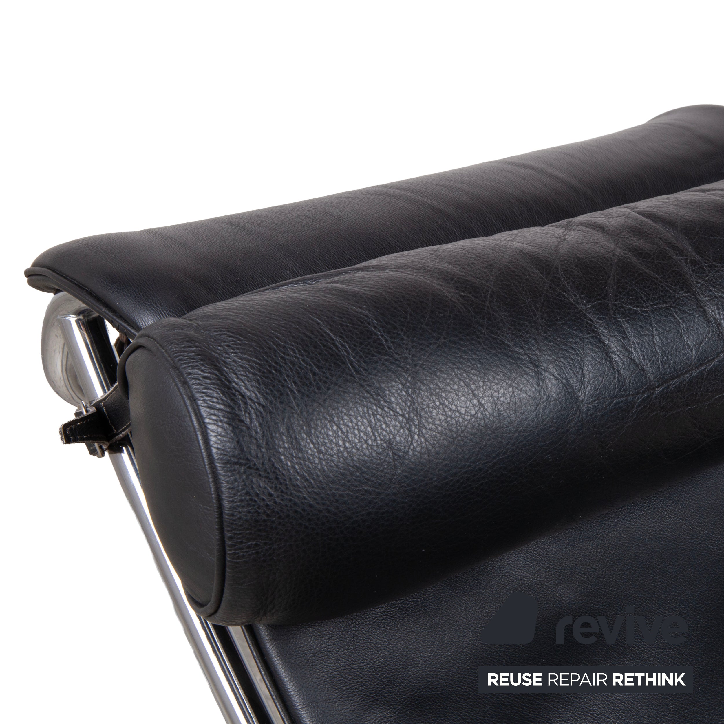 Cassina Le Corbusier LC 4 Leather Lounger Black Bauhaus