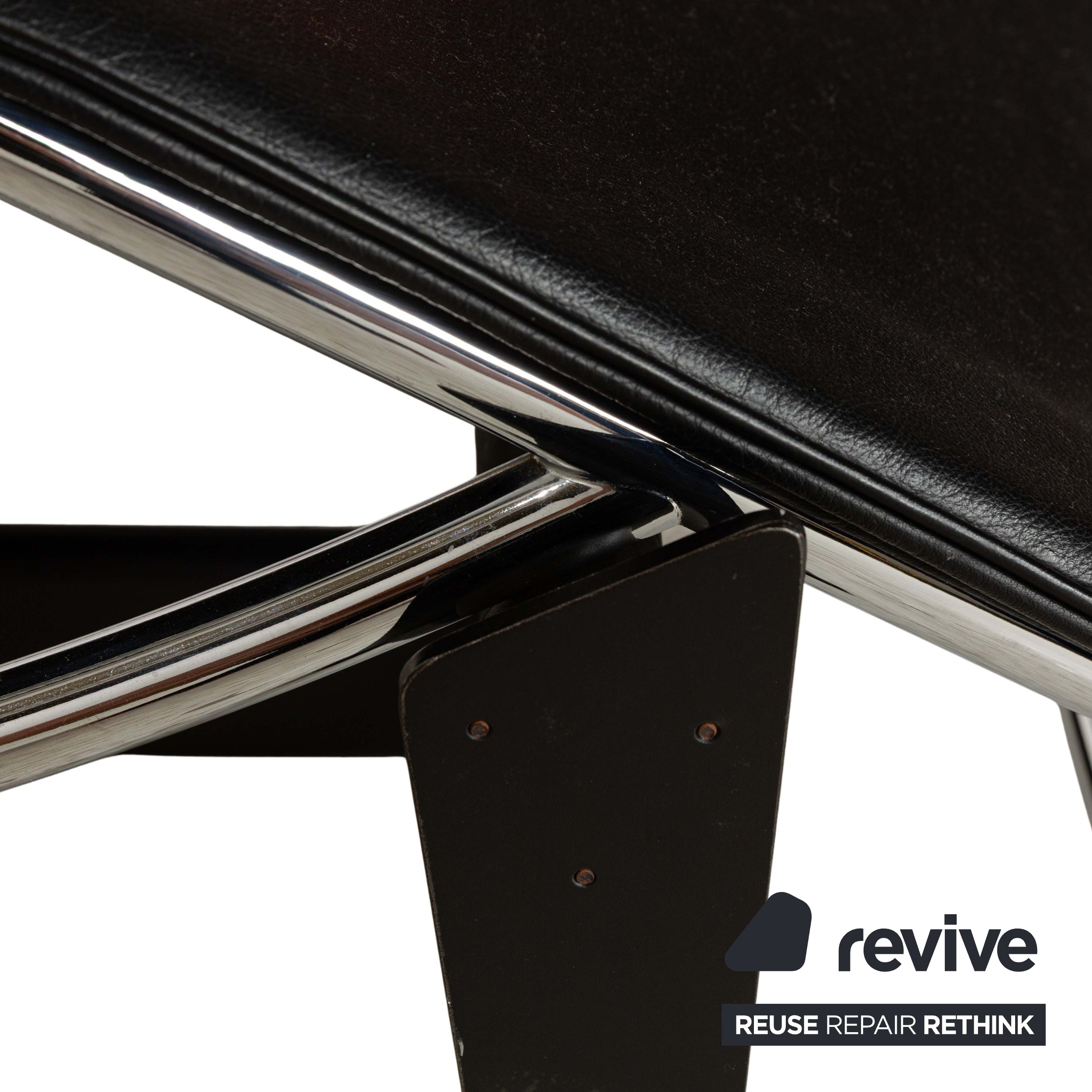 Cassina Le Corbusier LC 4 Leather Lounger Black