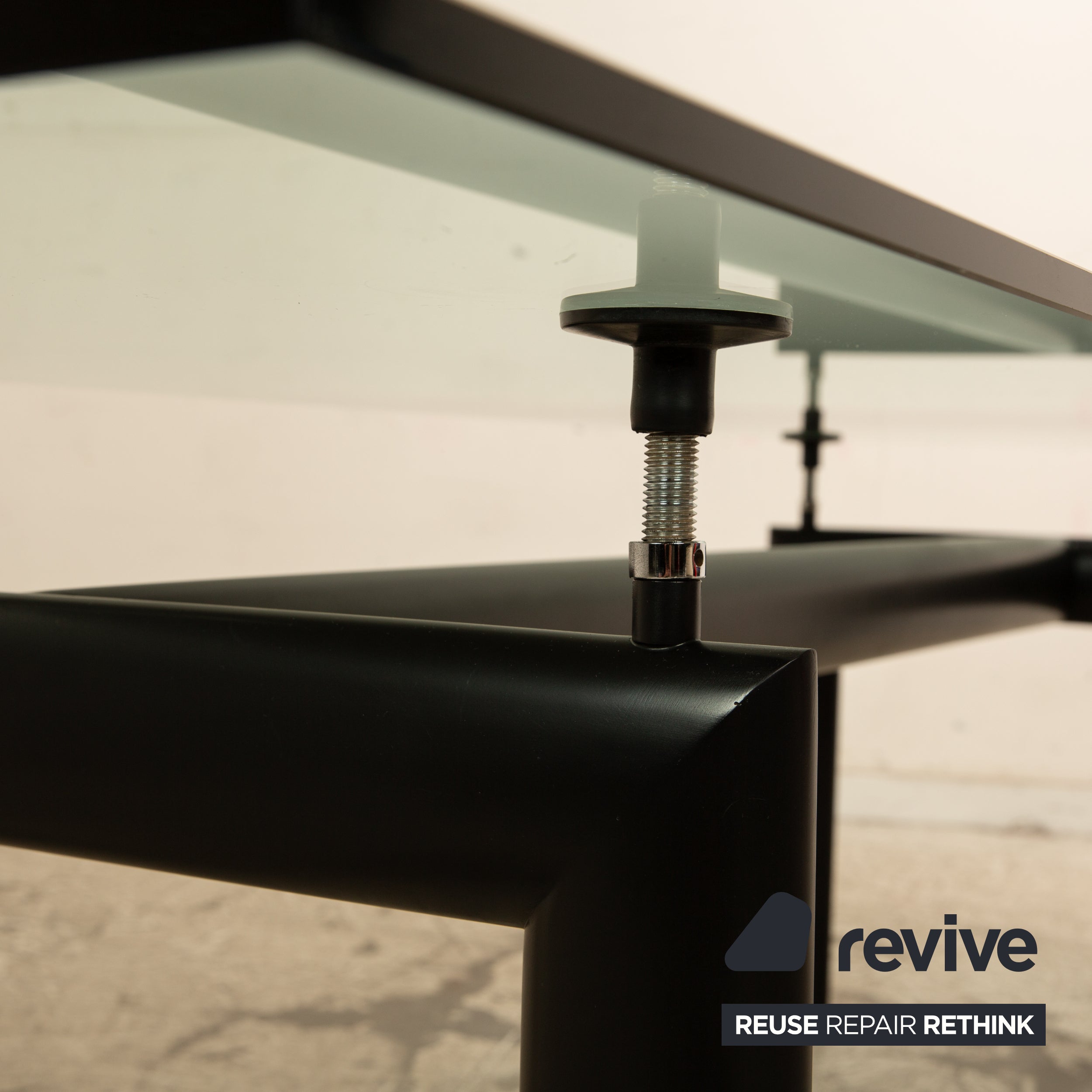Cassina Le Corbusier LC 6 table à manger en verre noir 225 x 85 x 72 cm
