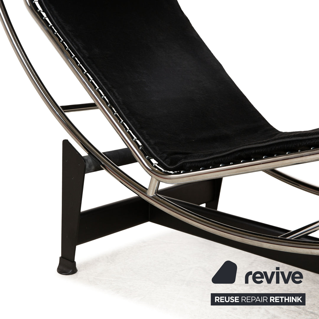 Cassina Le Corbusier LC4 Chaise Longue en Fourrure Noir Bauhaus